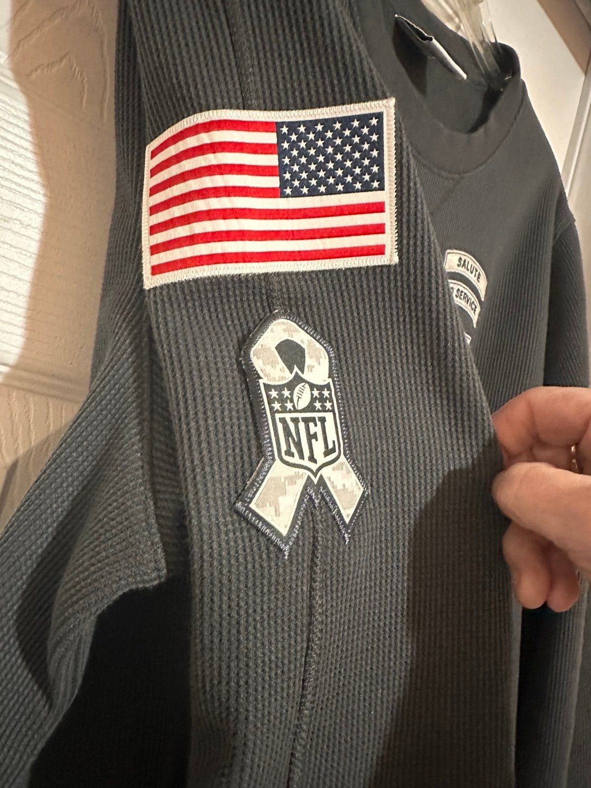 Nike Shirt Mens Large Gray Thermal Salute To Service Philadelphia Eagle’s NFL