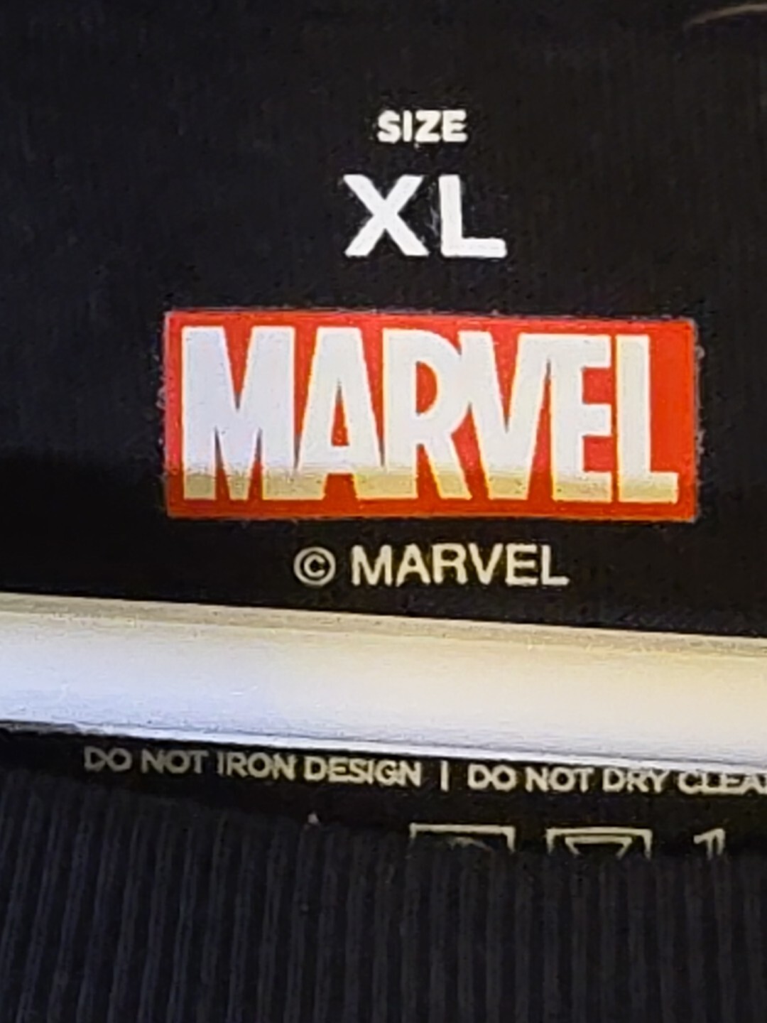 Marvel Men’s T shirt Size XL Black Logo Glossy Red New With Tags