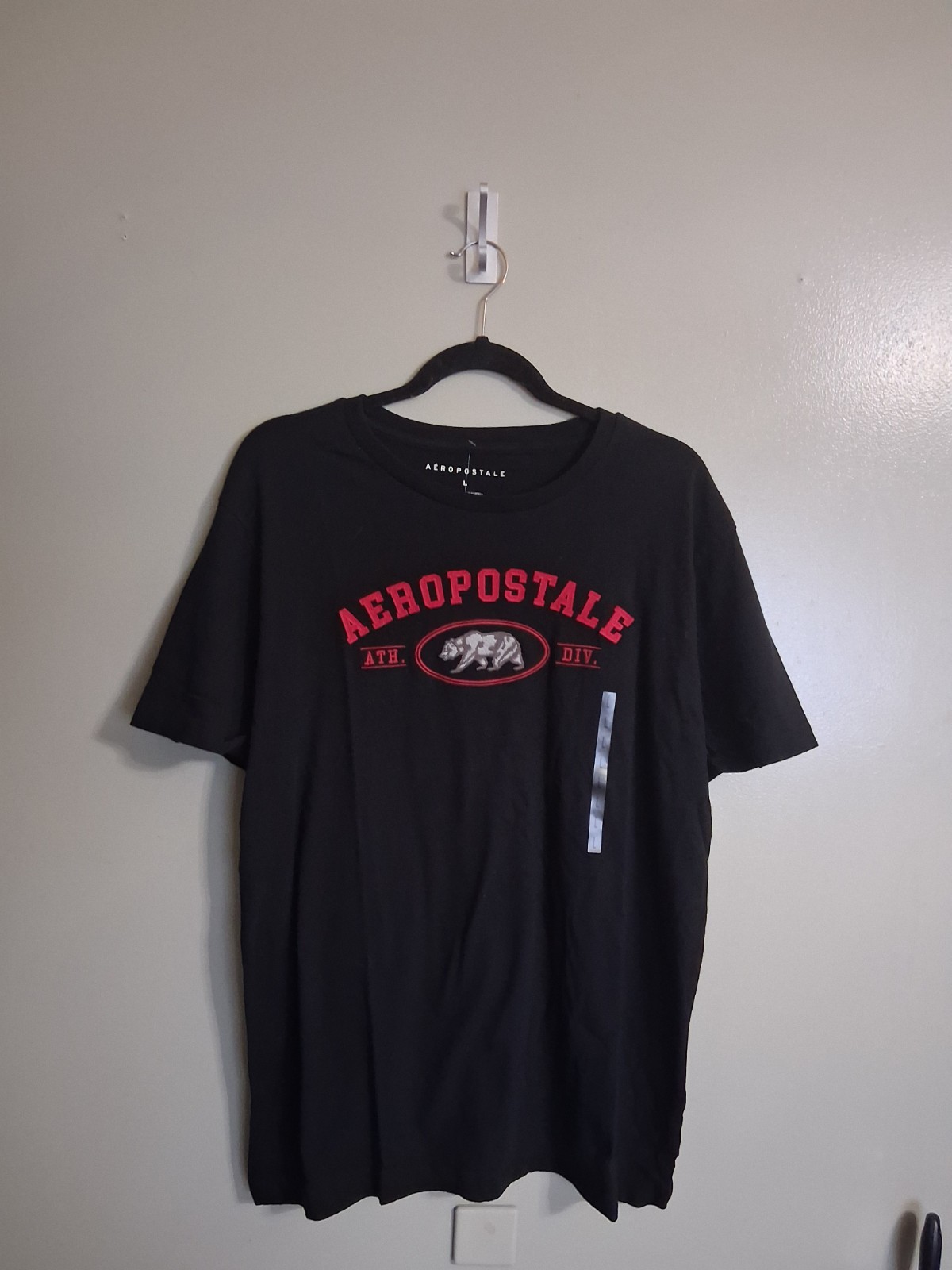 Men’s Aeropostale Nwt Black w Red Graphic Crew Neck Tshirt Size L