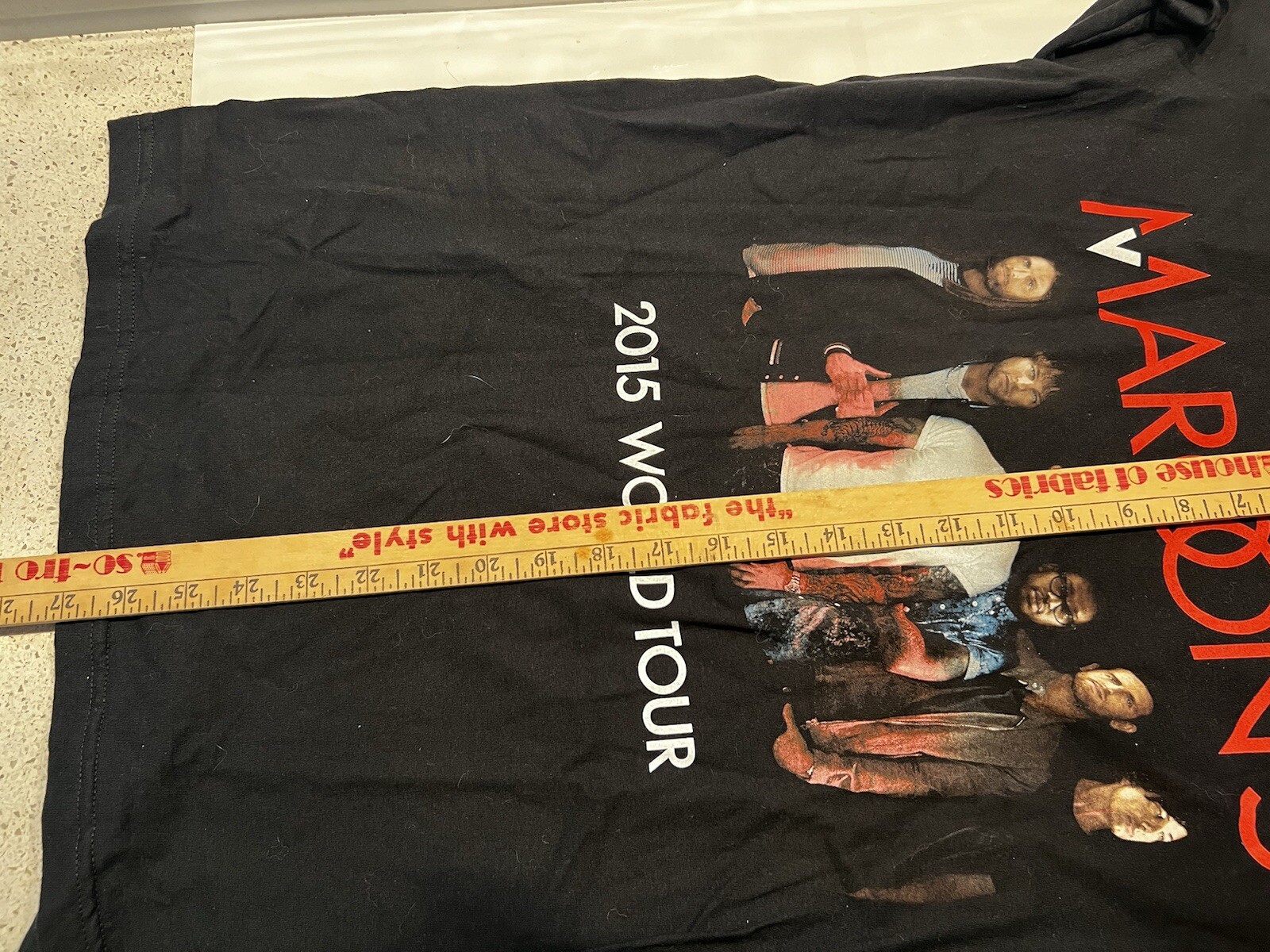Maroon 5 T-Shirt Size M Black 2015 World Tour Concert Band Graphic Adam Levine