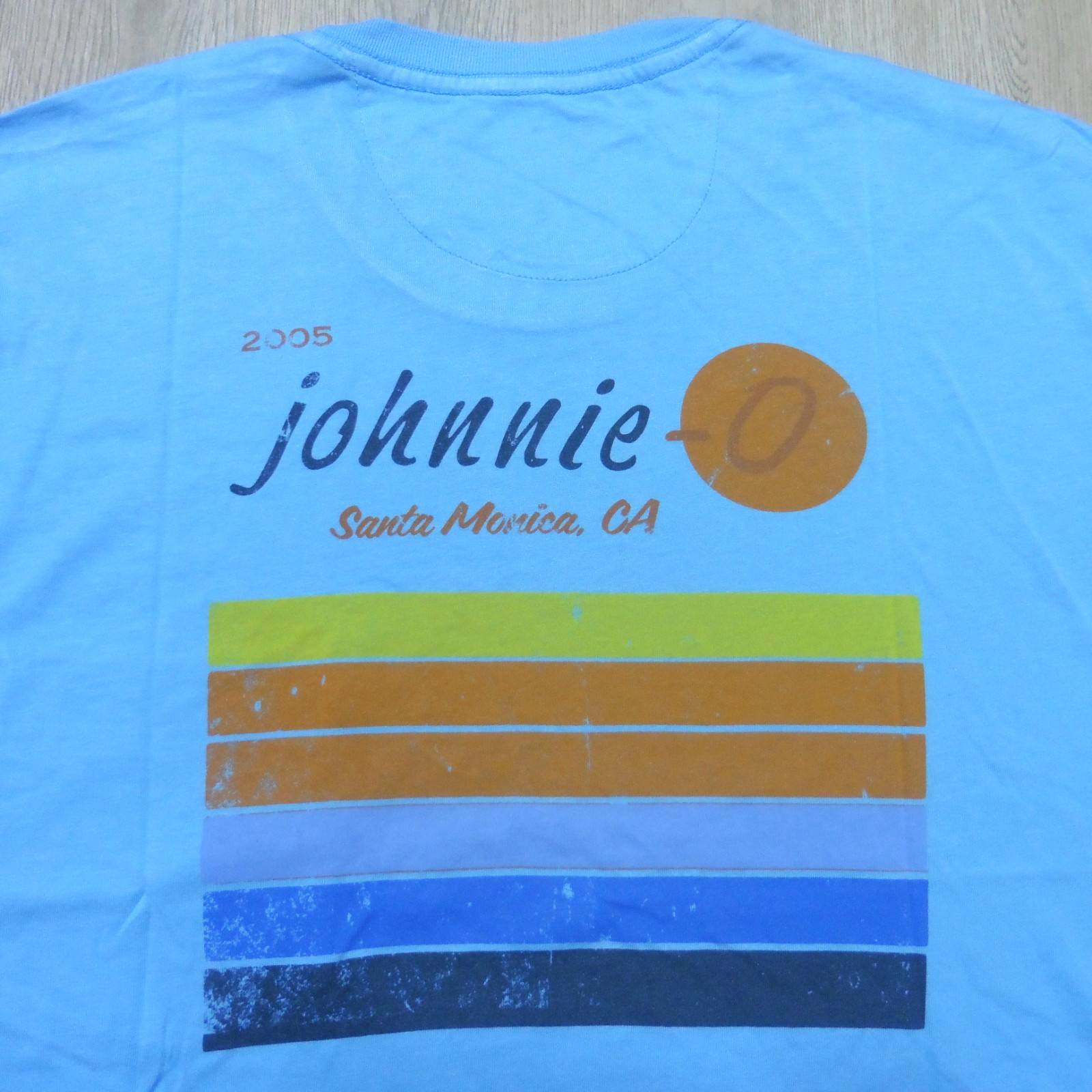 JOHNNIE O Mens M MEDIUM T SHIRT SUN LINE MALIBLU BLUE GRAPHIC SHORT SLEEVE GOLF