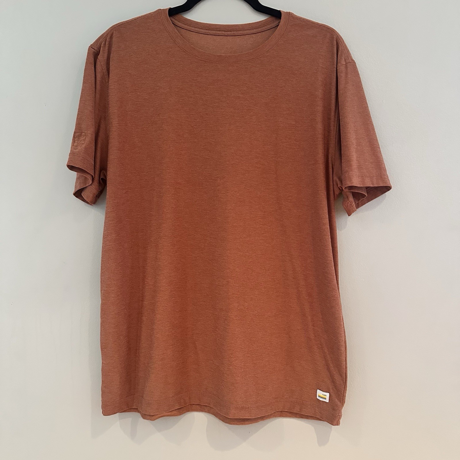 Vuori Strato Tech Tee Rust Brown Shirt Mens Large Gorpcore Athleisure Outdoors