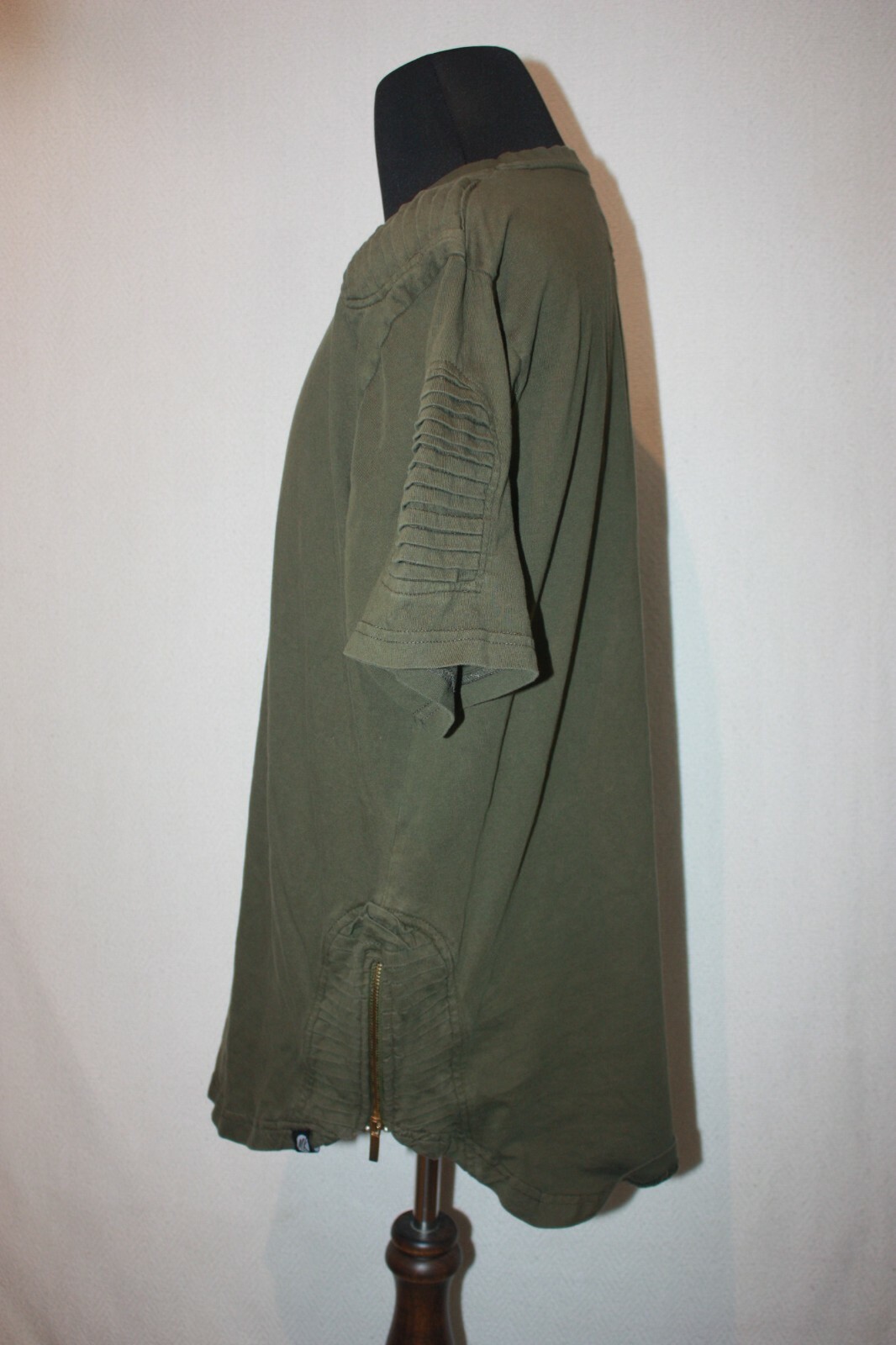 Makobi MK Sz L Fashion T-Shirt Olive Green Zippers Pleated Short Sleeves
