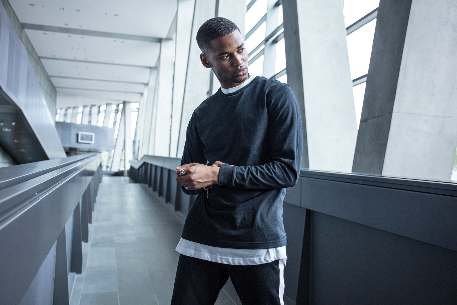 Build Your Brand Long sleeve with cuff rib – Long cut, Set-in sleeves