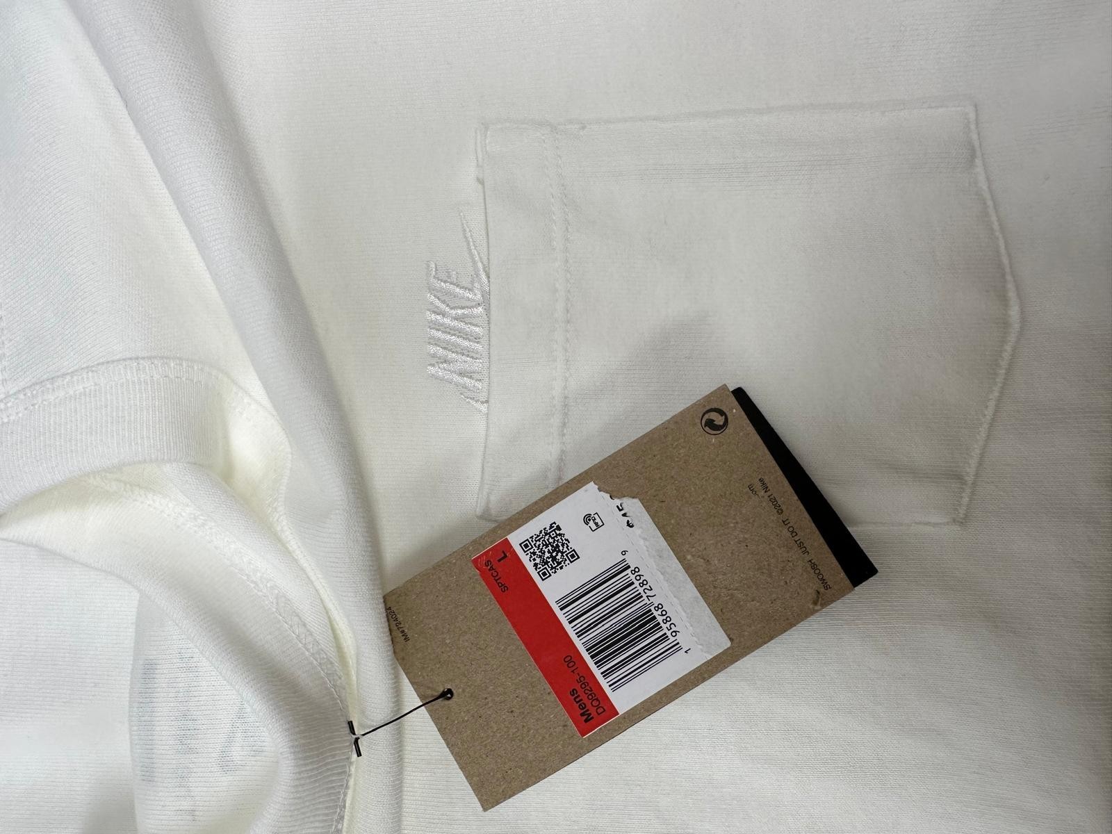 Nike Sportswear Premium Essentials Pocket Tee Shirt Mens Large White Minimalist
