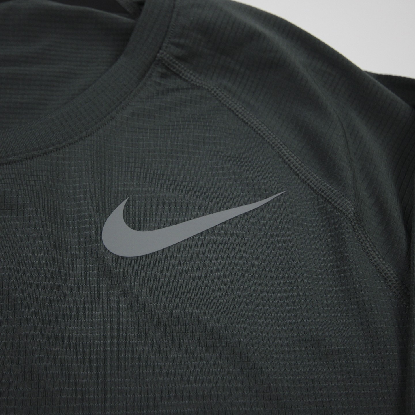 Nike Dri-Fit Long Sleeve Shirt Men’s Dark Gray Used L