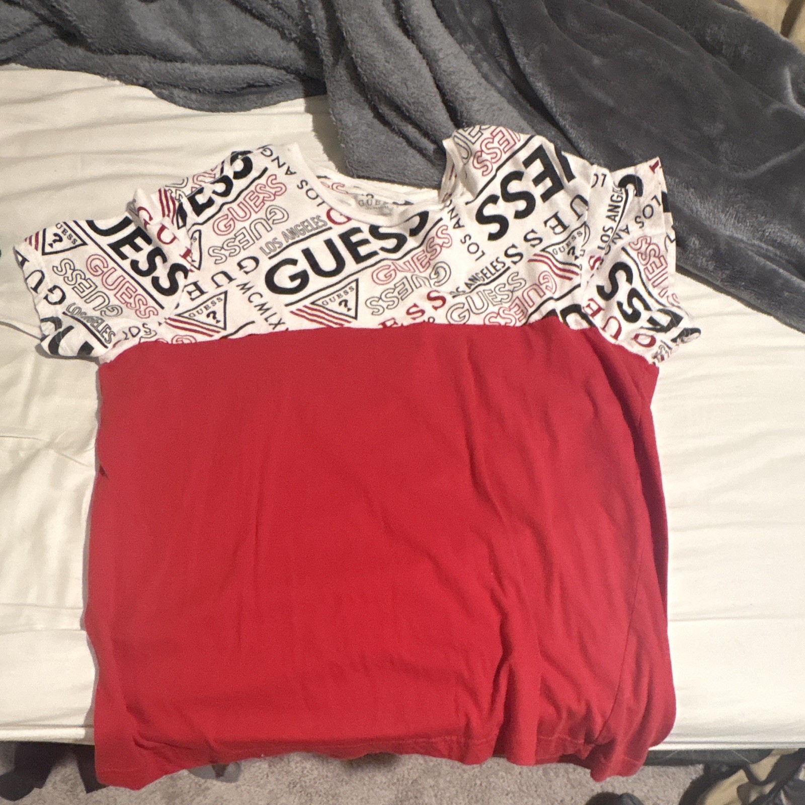 GUESS Men’s XL Red/White/Black Crew Neck Short Sleeve Graphic Logo T-Shirt