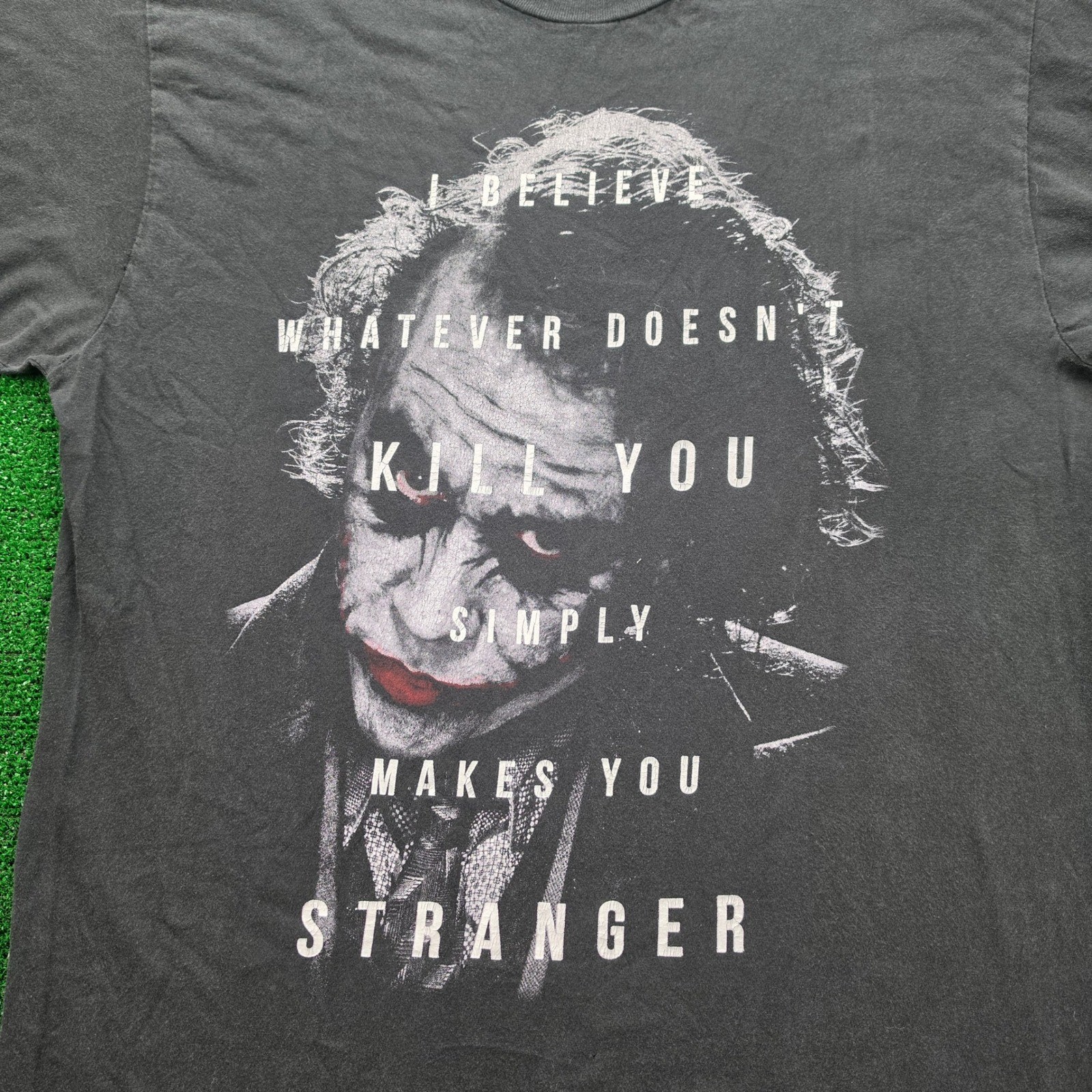 The Dark Knight The Joker Heath Ledger Stranger Tshirt Mens Large Batman 2008