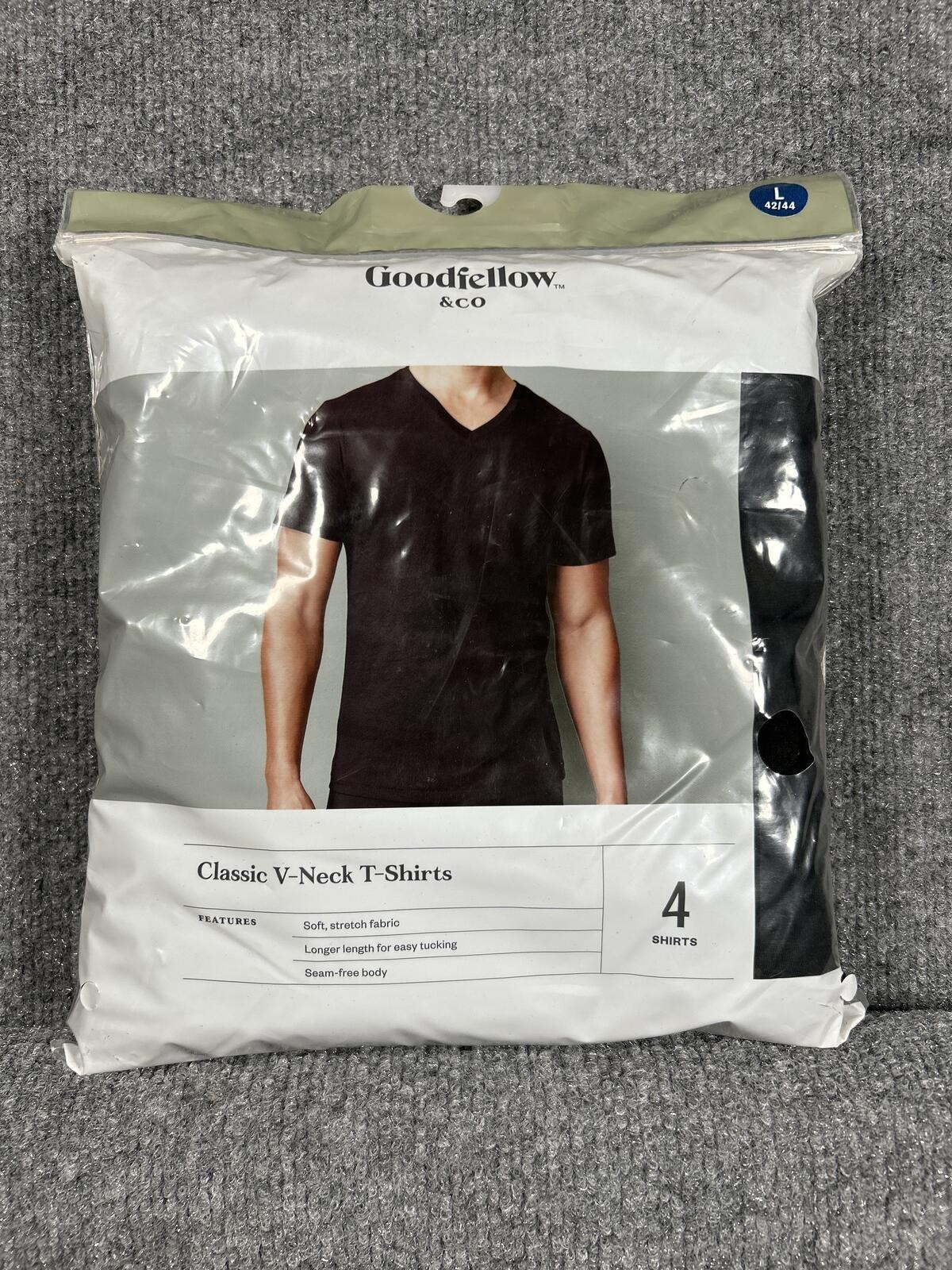 Goodfellow & Co Men’s Classic V-Neck T-Shirts 4-Pack Black Size L 42/44