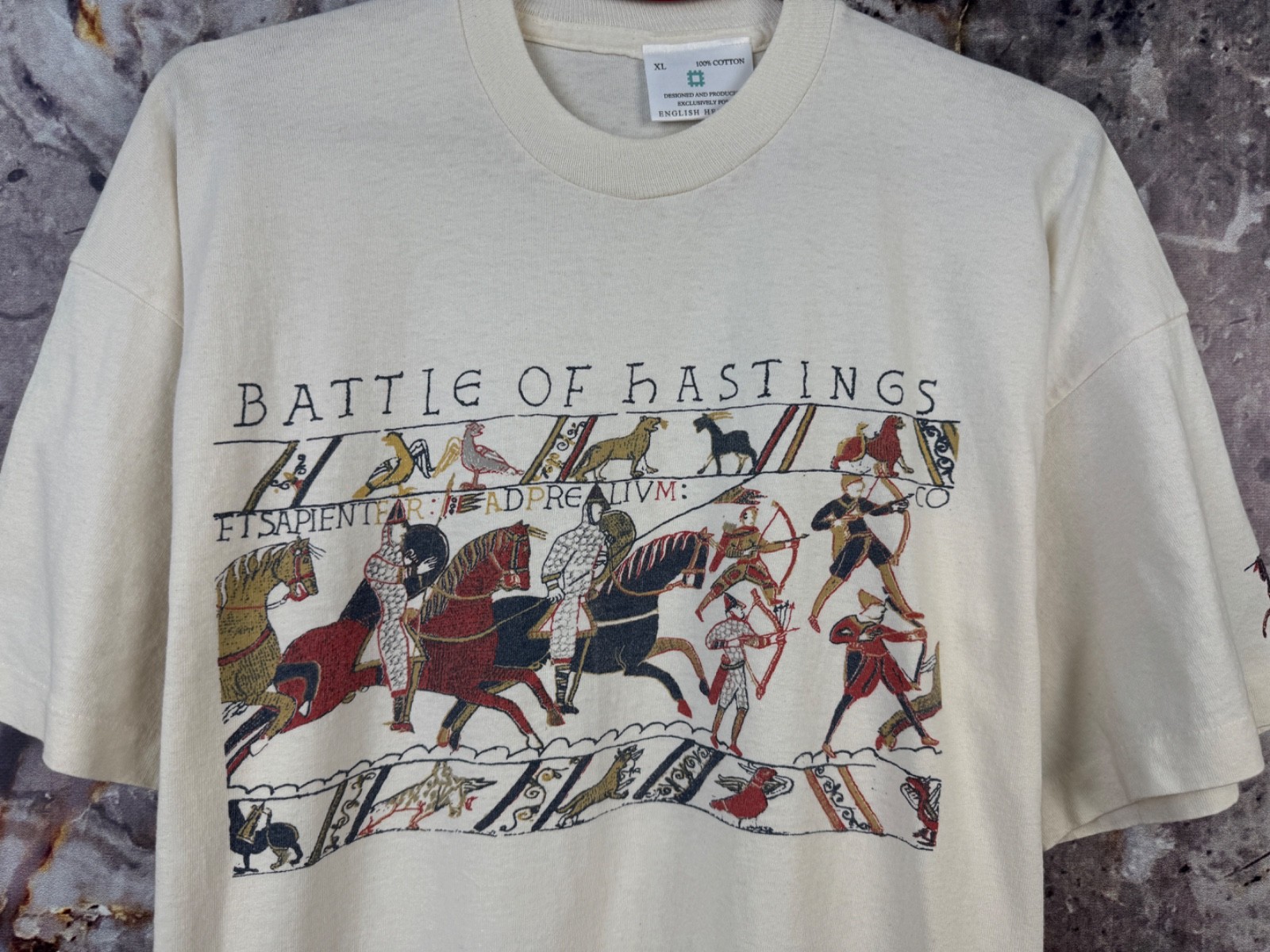 English Heritage Battle Of Hastings 1066 Graphic Tee XL⁠