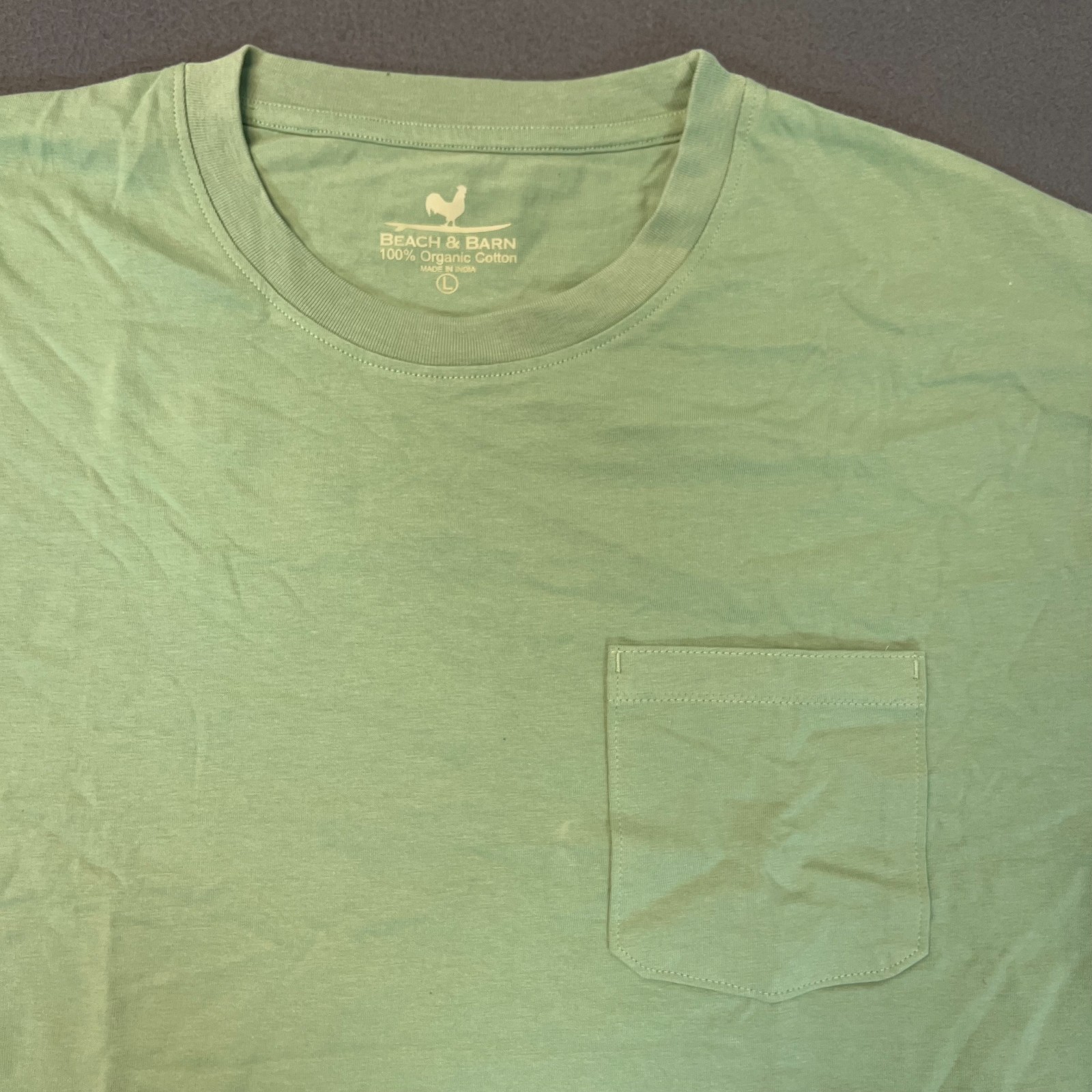 Beach & Barn Men’s Lg Green Short Sleeve T-shirt Chest Pocket Logo 100% Cotton
