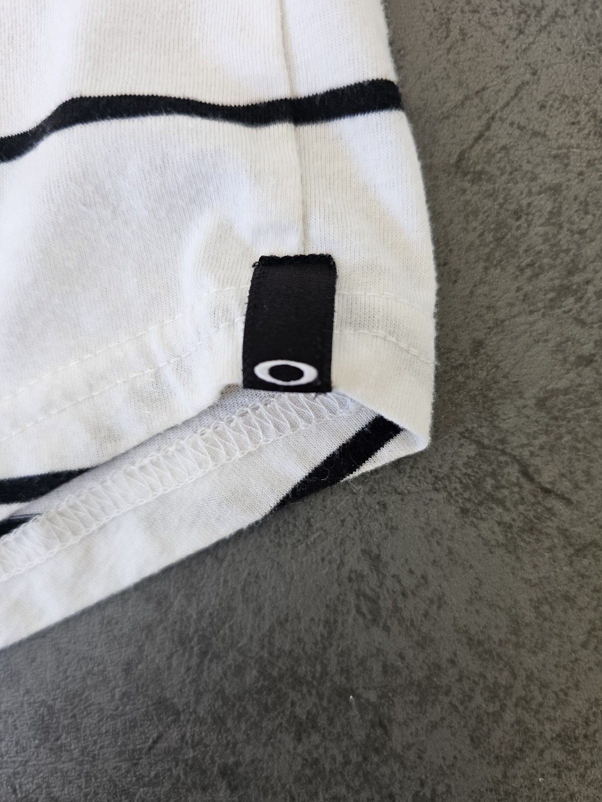 Oakley Men’s Striped Crew Neck Short Sleeve Logo T-Shirt White/Black L