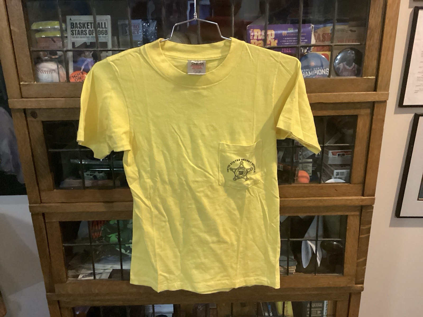 VTG United States Secret Service Yellow ONIETA USA Made Pocket T-shirt SZ S