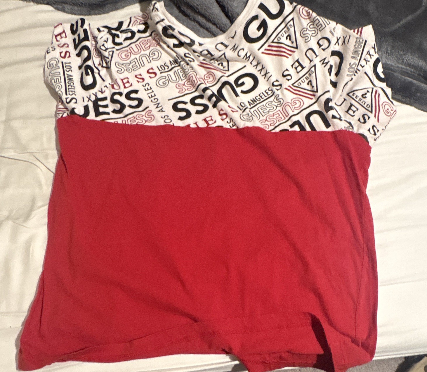 GUESS Men’s XL Red/White/Black Crew Neck Short Sleeve Graphic Logo T-Shirt