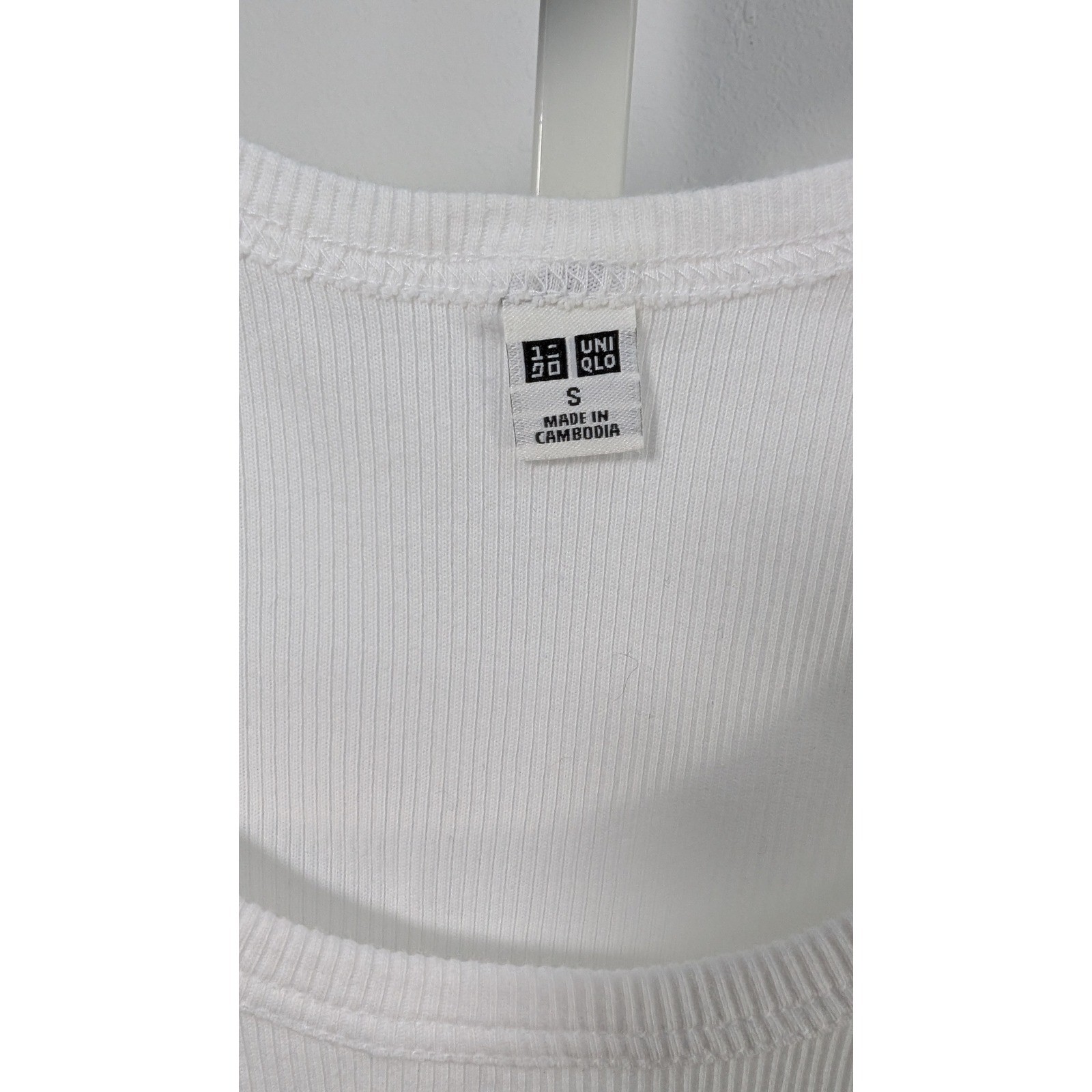 Uniqlo Ribbed Tank Top Mens Small White Scoop Neck Basic Cotton Blend Undershirt