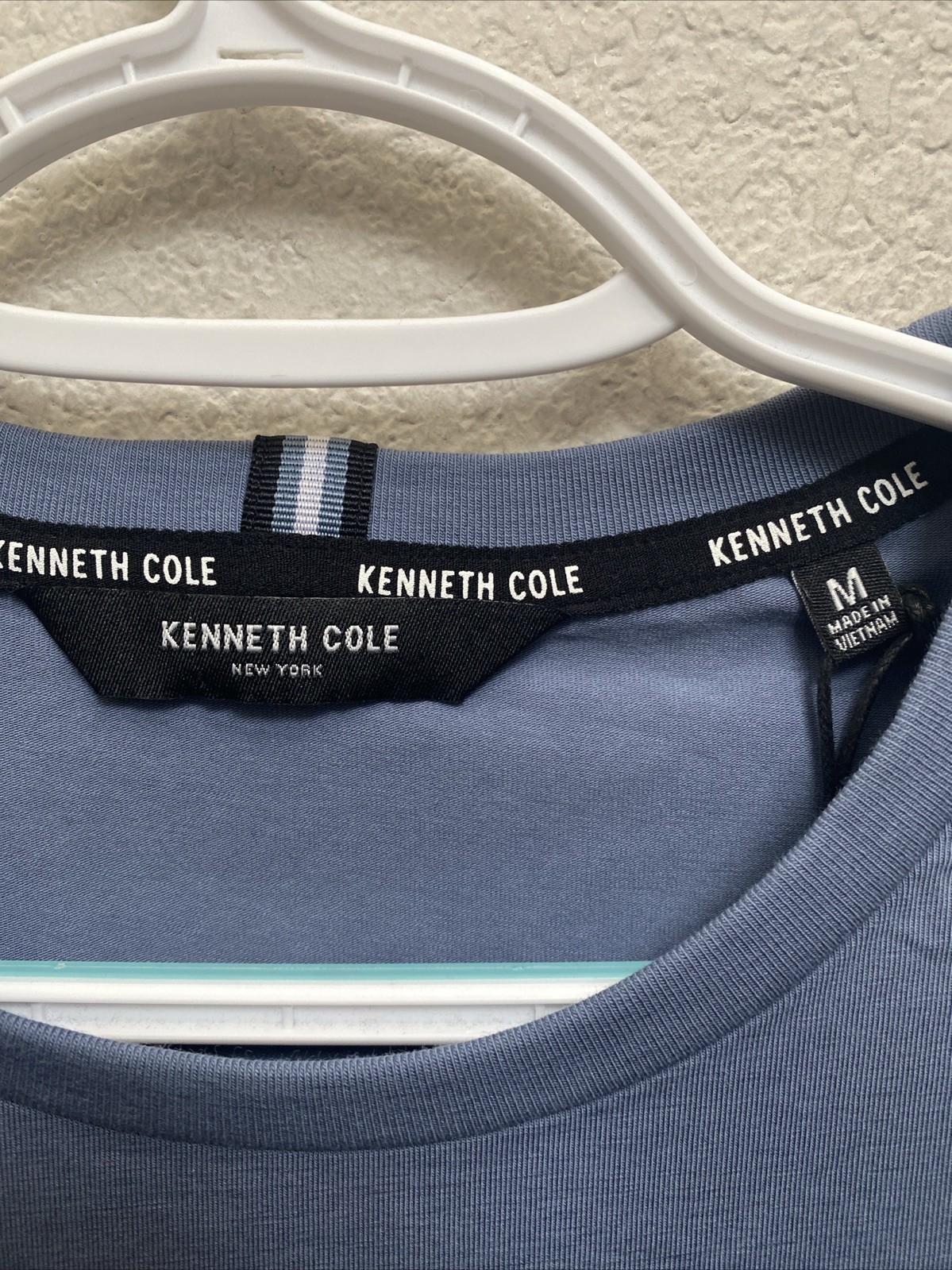 Kenneth Cole Men’s Clear Sky Blue Medium T-Shirt Short Sleeve Small Logo