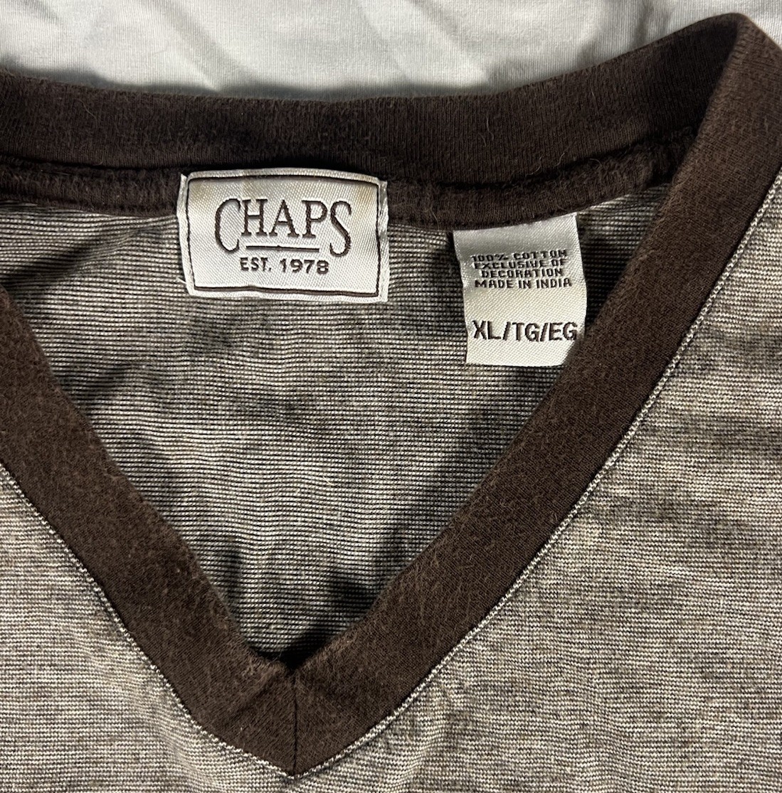 Brown Chaps V Neck Men’s Medium Short Sleeve T Shirt Cotton Blend