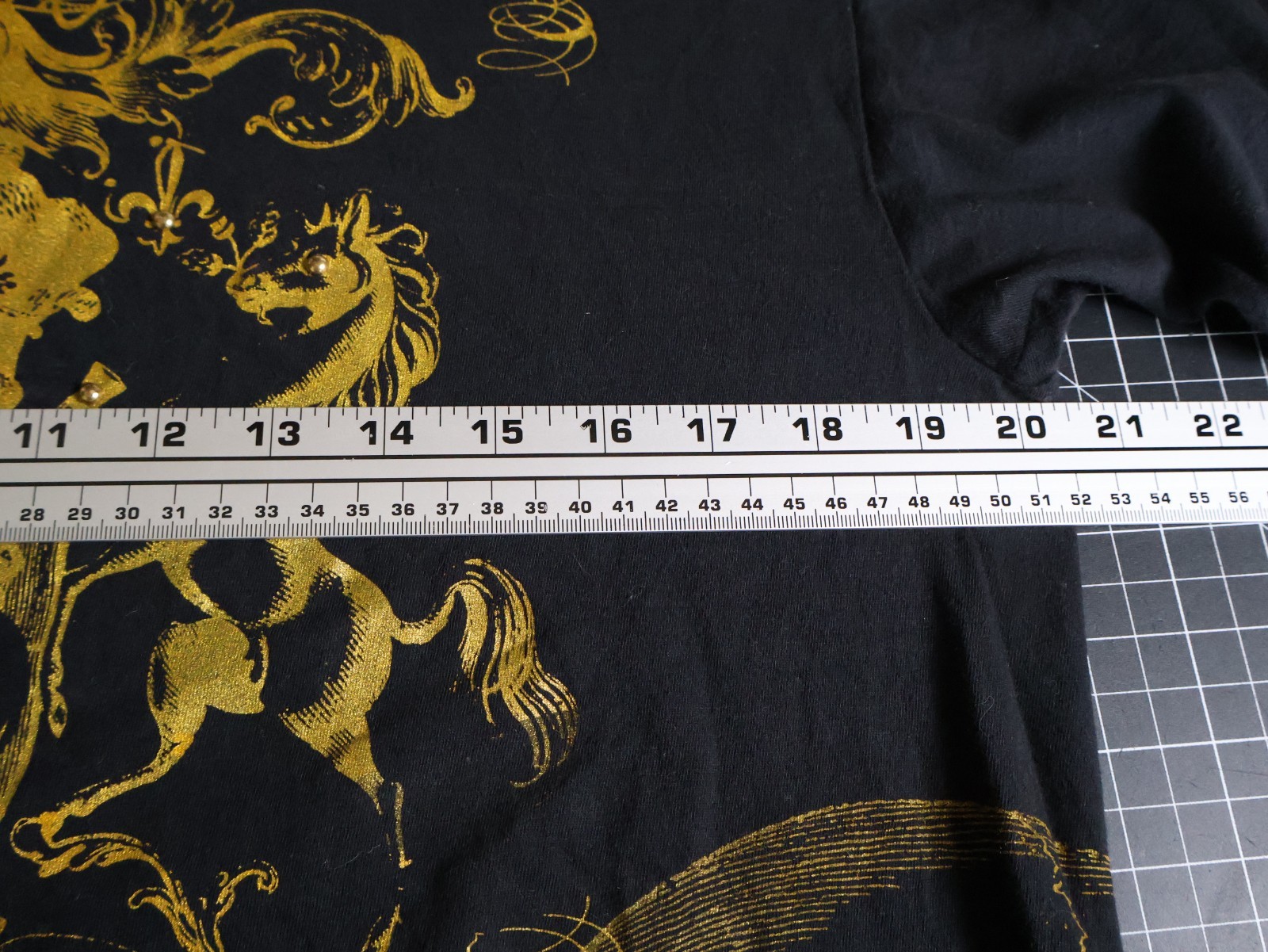 VTG Bulzeye T-Shirt Men’s Medium Black Gold Saint Sinner Skull Beaded Y2K