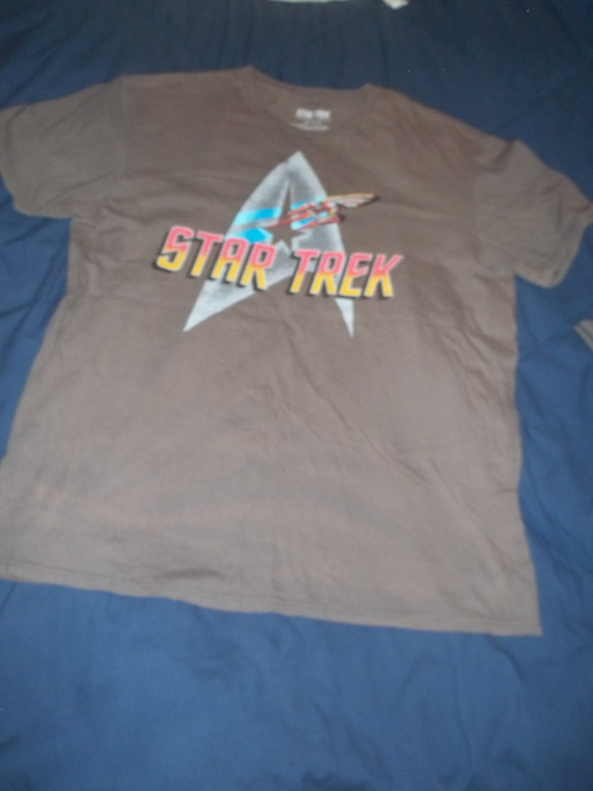 Star Trek Cotton T-Shirt Enterprise Captain’s Badge Graphic NICE!