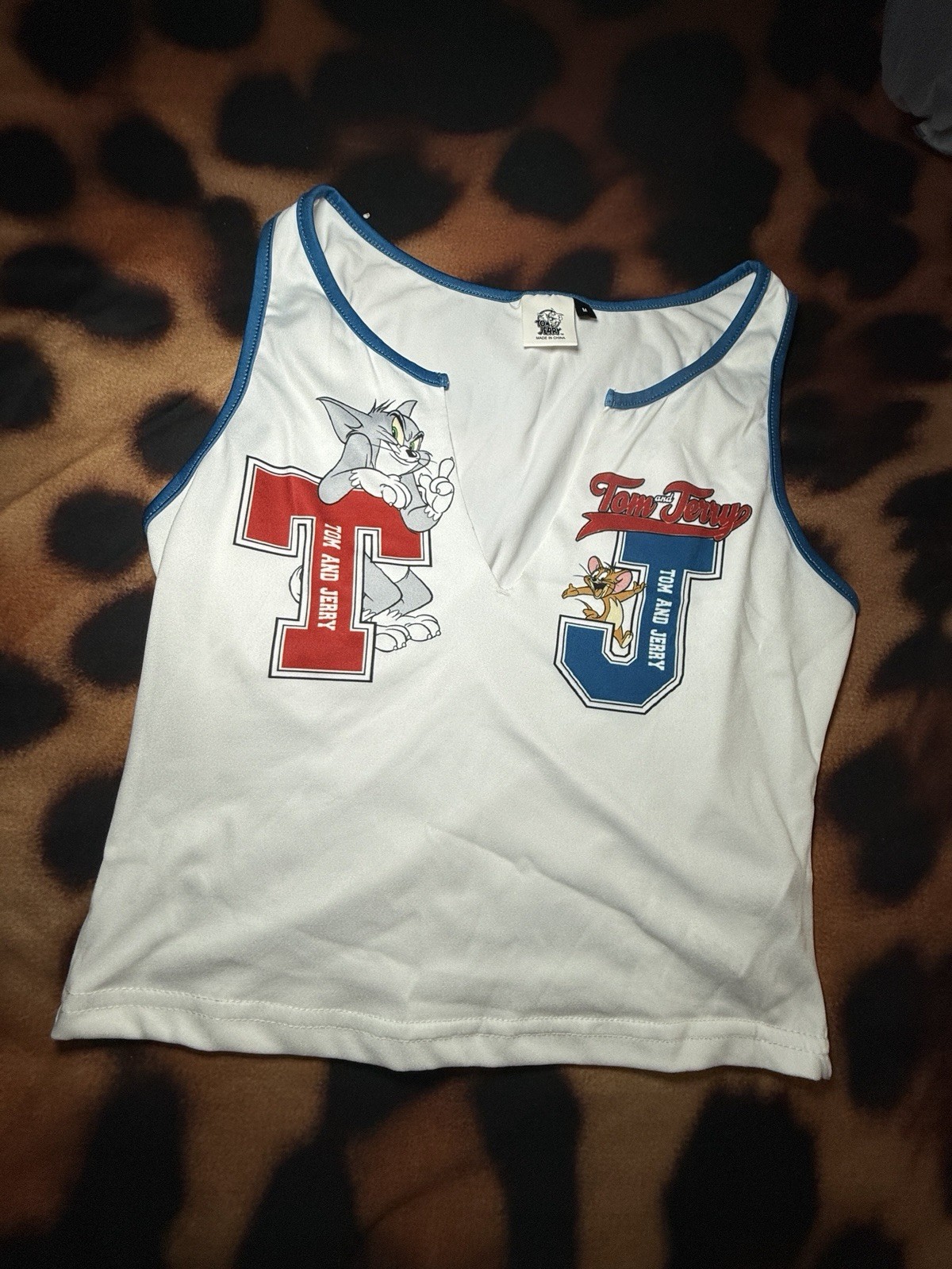 Tom and Jerry Unisex M White Graphic Print V-Neck Sleeveless T-Shirt