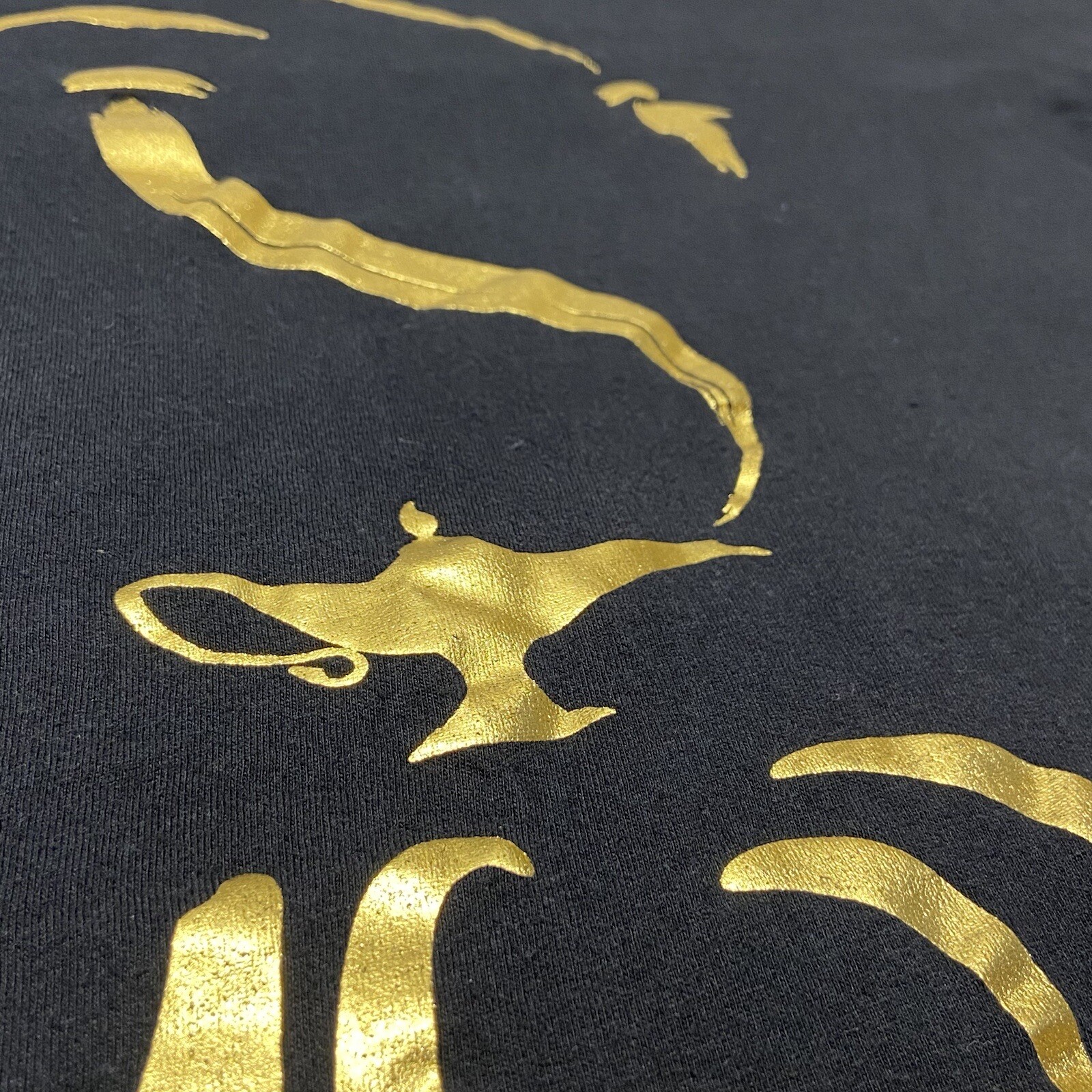 Disney Aladdin Shirt The Hit Broadway Musical Graphic Shirt Black & Gold Size M