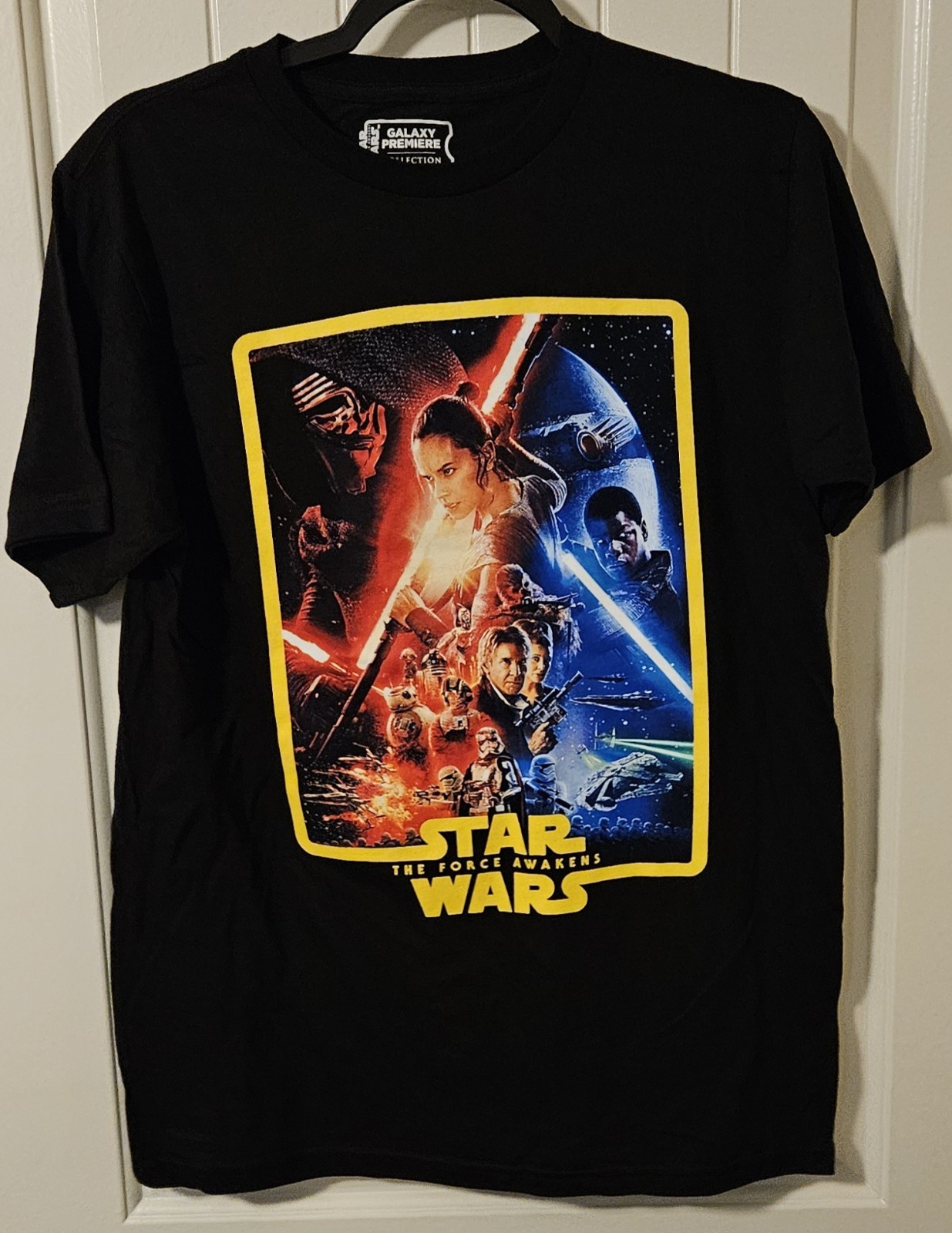 Star Wars Galaxy Premiere Force Awakens Empire & Rebels Collectible Shirt M