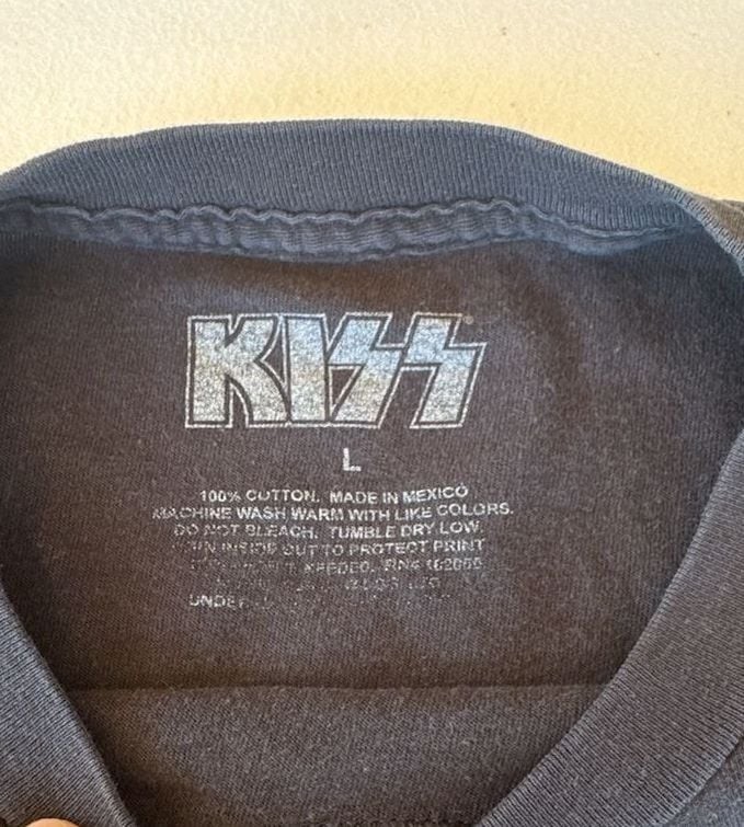 KISS Classic Gradient Logo Graphic T-Shirt reprint