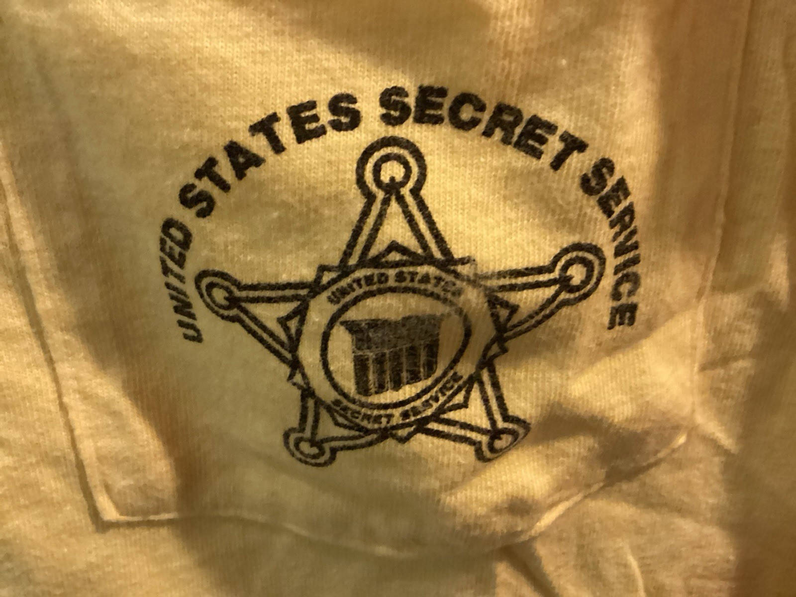 VTG United States Secret Service Yellow ONIETA USA Made Pocket T-shirt SZ S