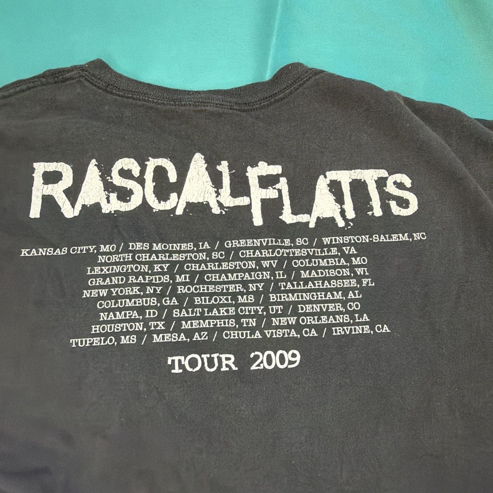 Rascal Flatts 2009 Still Feels Good Tour Concert T-Shirt Large
