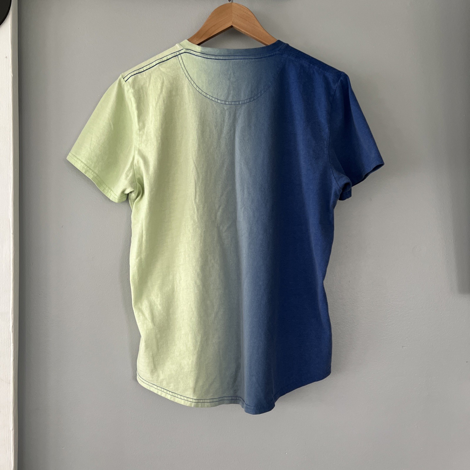 Hollister Gradient Blue/Mint Ombre Cotton T-Shirt Men’s Large Embroidered Logo