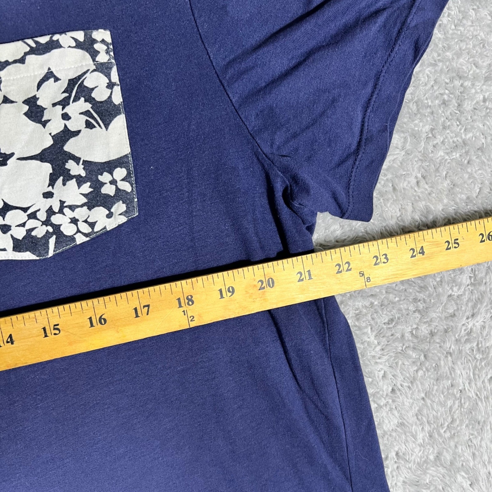 Old Navy Mens XL Soft Washed Blue T-Shirt Floral Print Pocket Crew Neck Tee