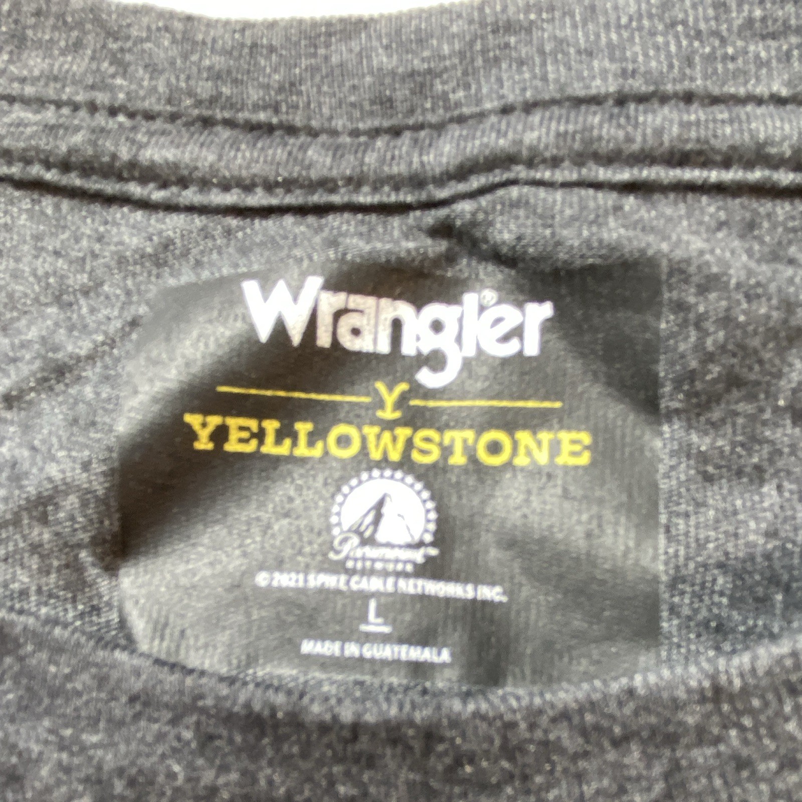 Wrangler Yellowstone Dutton Ranch Montana Graphic T-Shirt Gray Crew Neck L