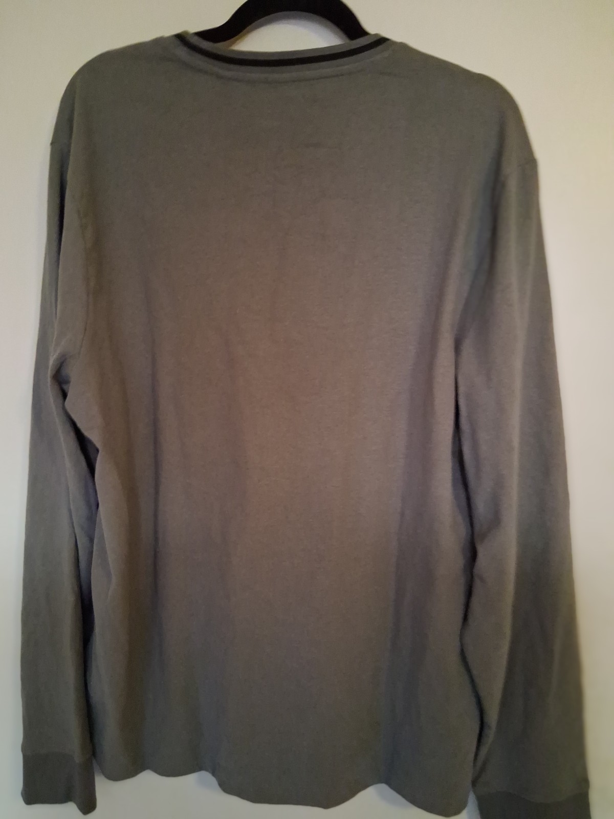 GUESS Men’s L/XL Gray Long Sleeve Crew Neck Graphic Logo T-Shirt