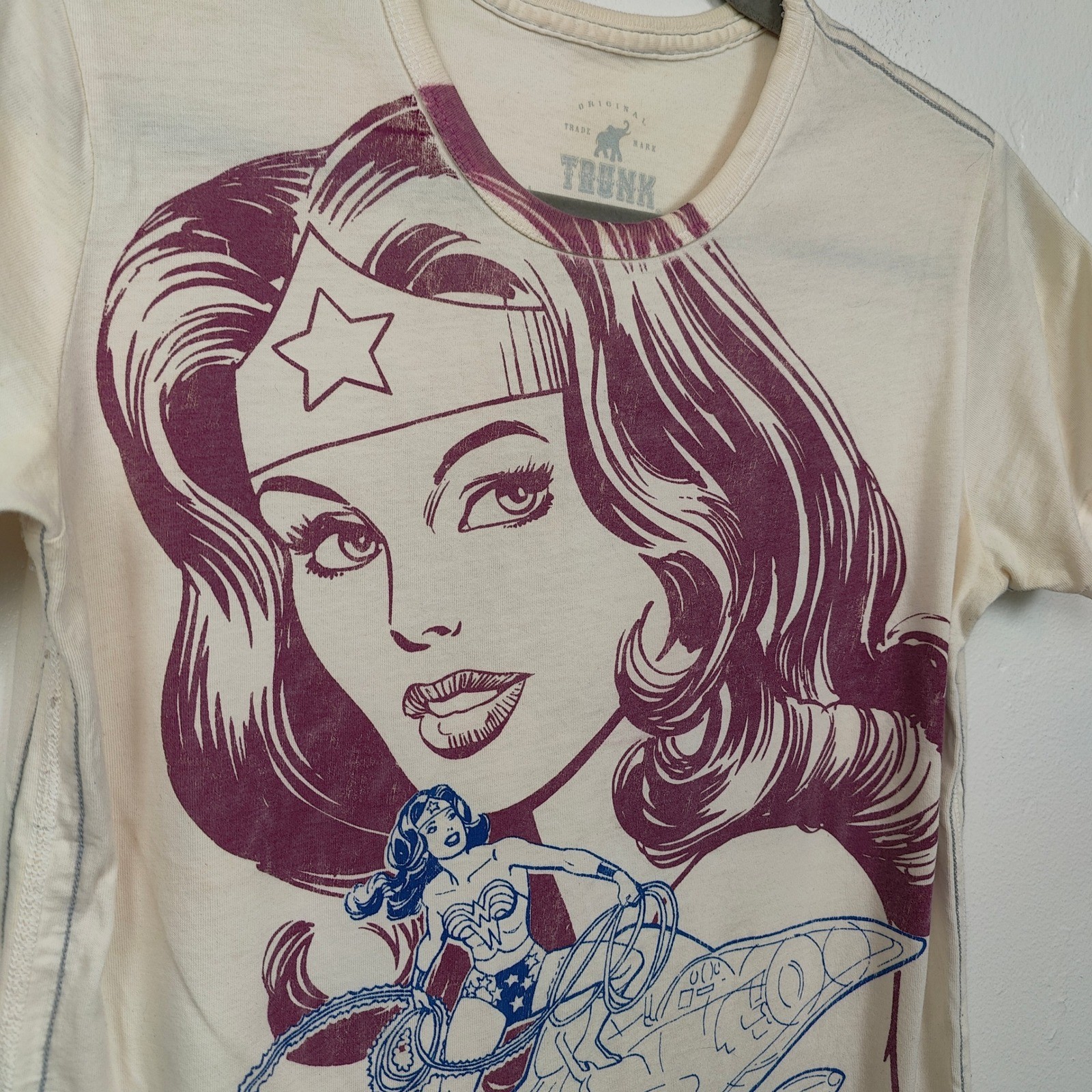 Trunk Ltd Mens Wonder Woman Tee XL Cream Graphic Short Sleeve Comic Retro Core