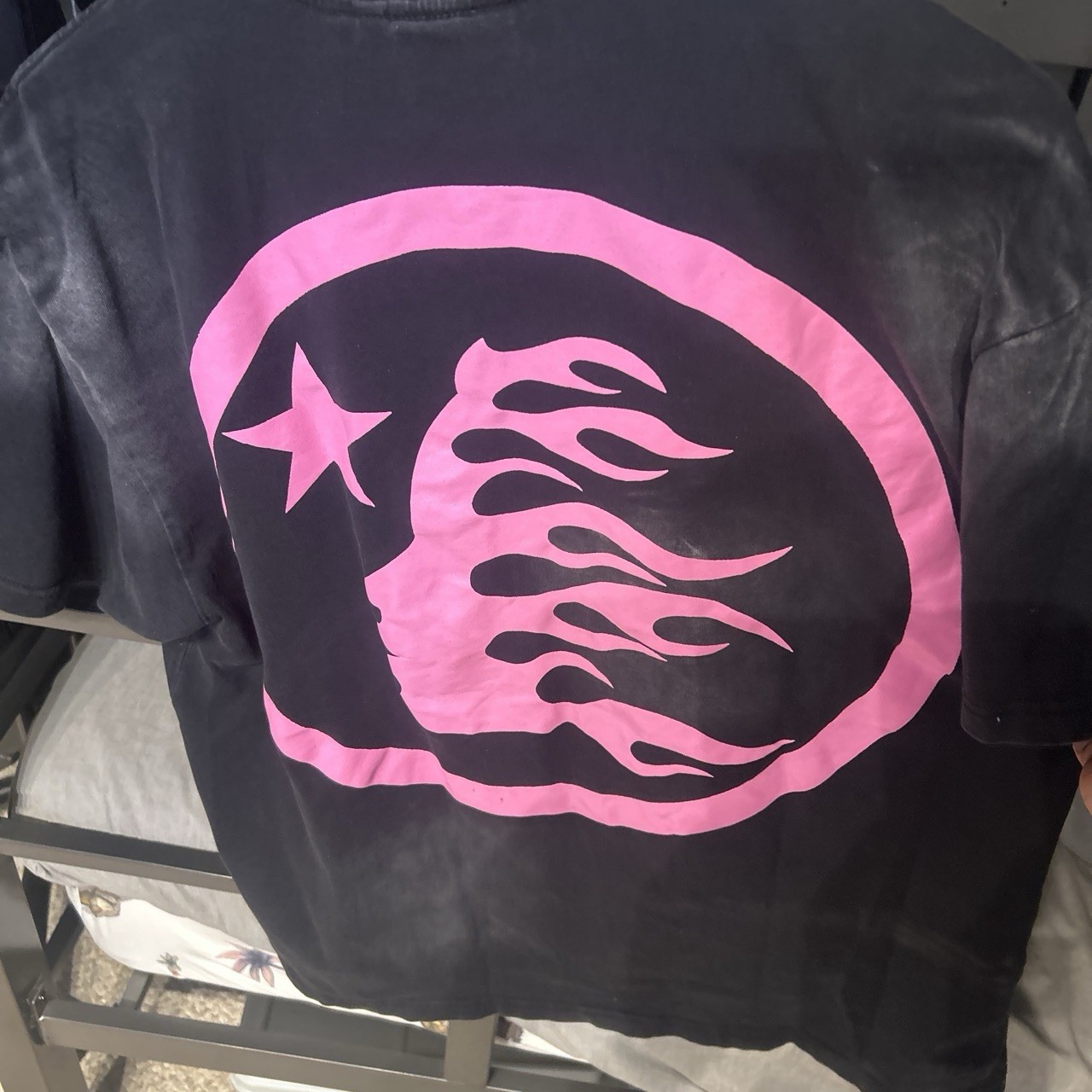 Hellstar Men’s L Black/Pink Logo Graphic Print Crew Neck Cotton Knit T-Shirt