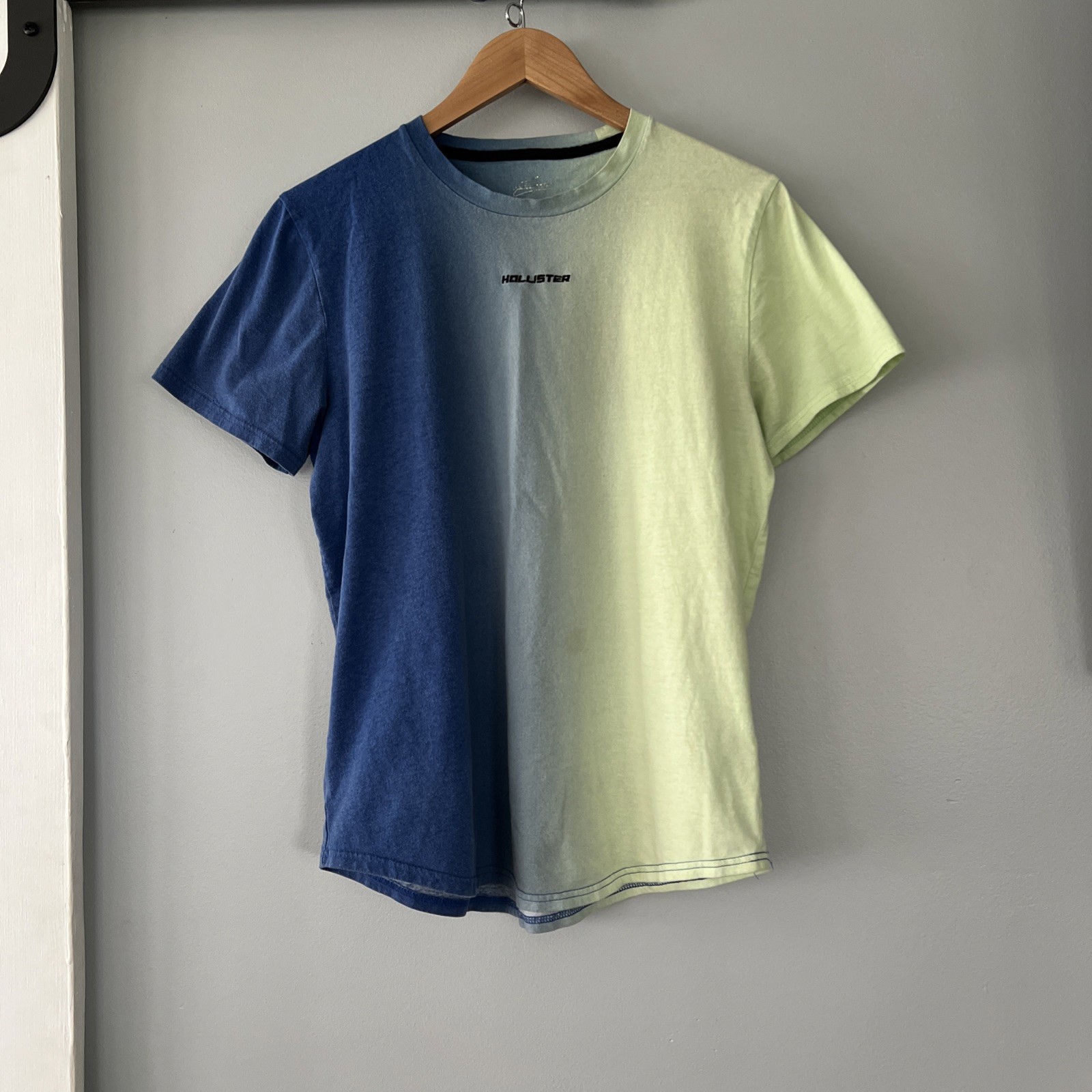 Hollister Gradient Blue/Mint Ombre Cotton T-Shirt Men’s Large Embroidered Logo