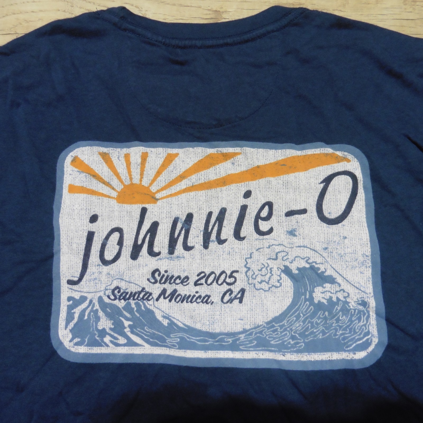 JOHNNIE O Mens M MEDIUM T SHIRT KAHUNA WAVE SHORT SLEEVE NAVY BLUE GOLF TEE
