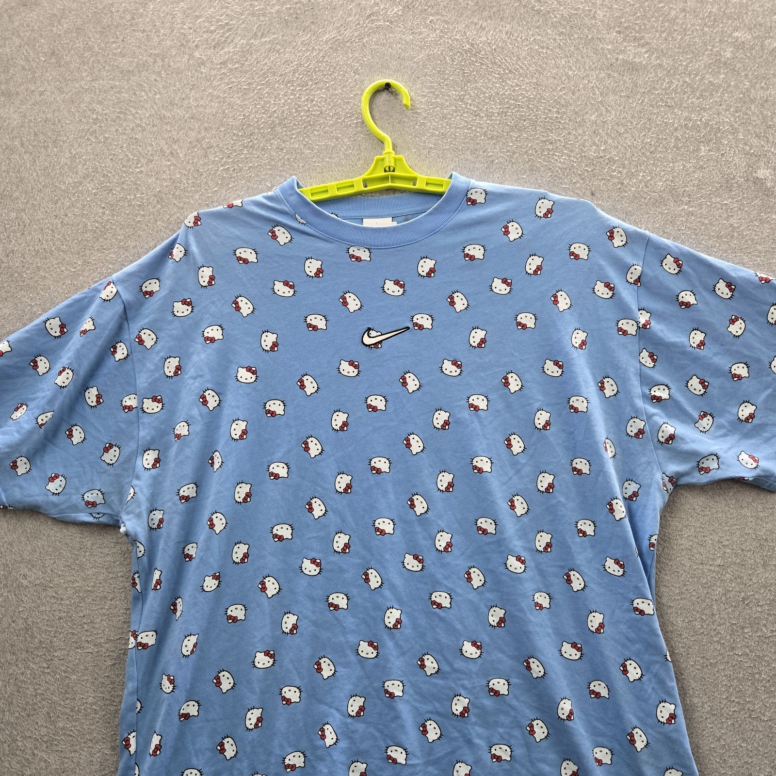 Nike x Hello Kitty Men Shirt XL Blue Graphic University Logo Center Swoosh Logo