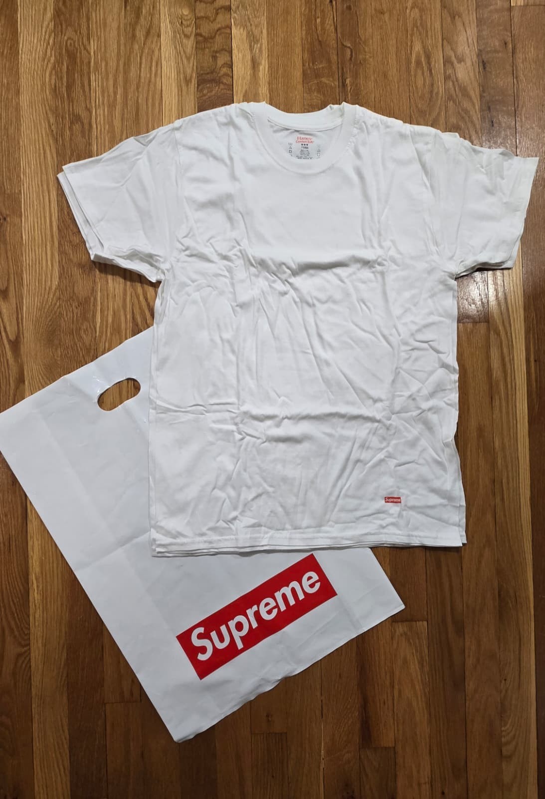 NEW Supreme Hanes Tagless Tees T-Shirt Authentic White / Black – BUY + FOR LESS