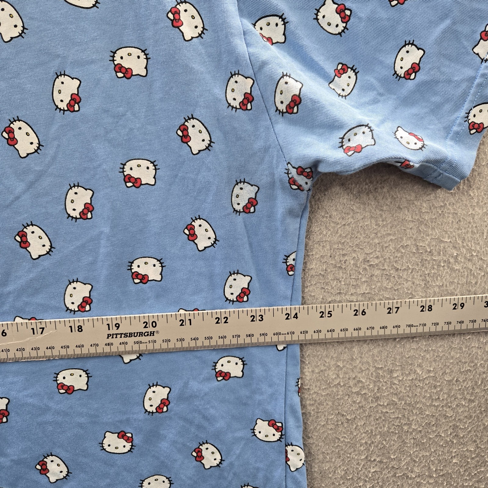 Nike x Hello Kitty Men Shirt XL Blue Graphic University Logo Center Swoosh Logo