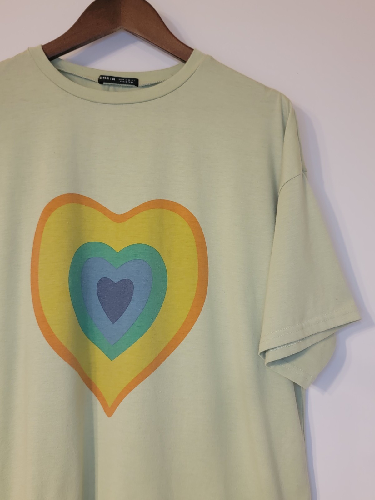 Shein T-Shirt Mens Medium Multi-Color Heart Short Sleeve Crew Neck Machine Wash