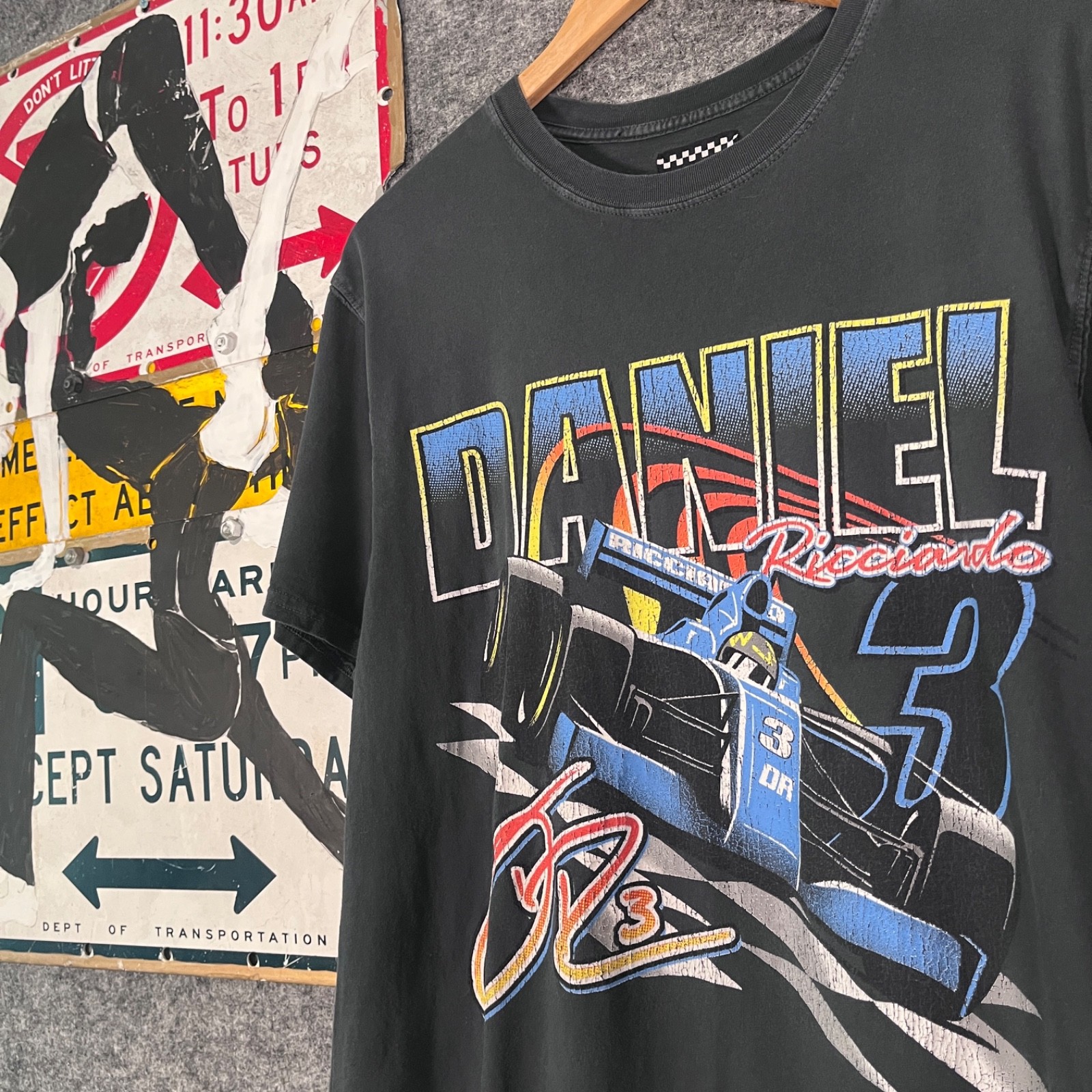 Daniel Ricciardo Formula 1 T Shirt Size Large Faded Black Vintage Style AOP Car