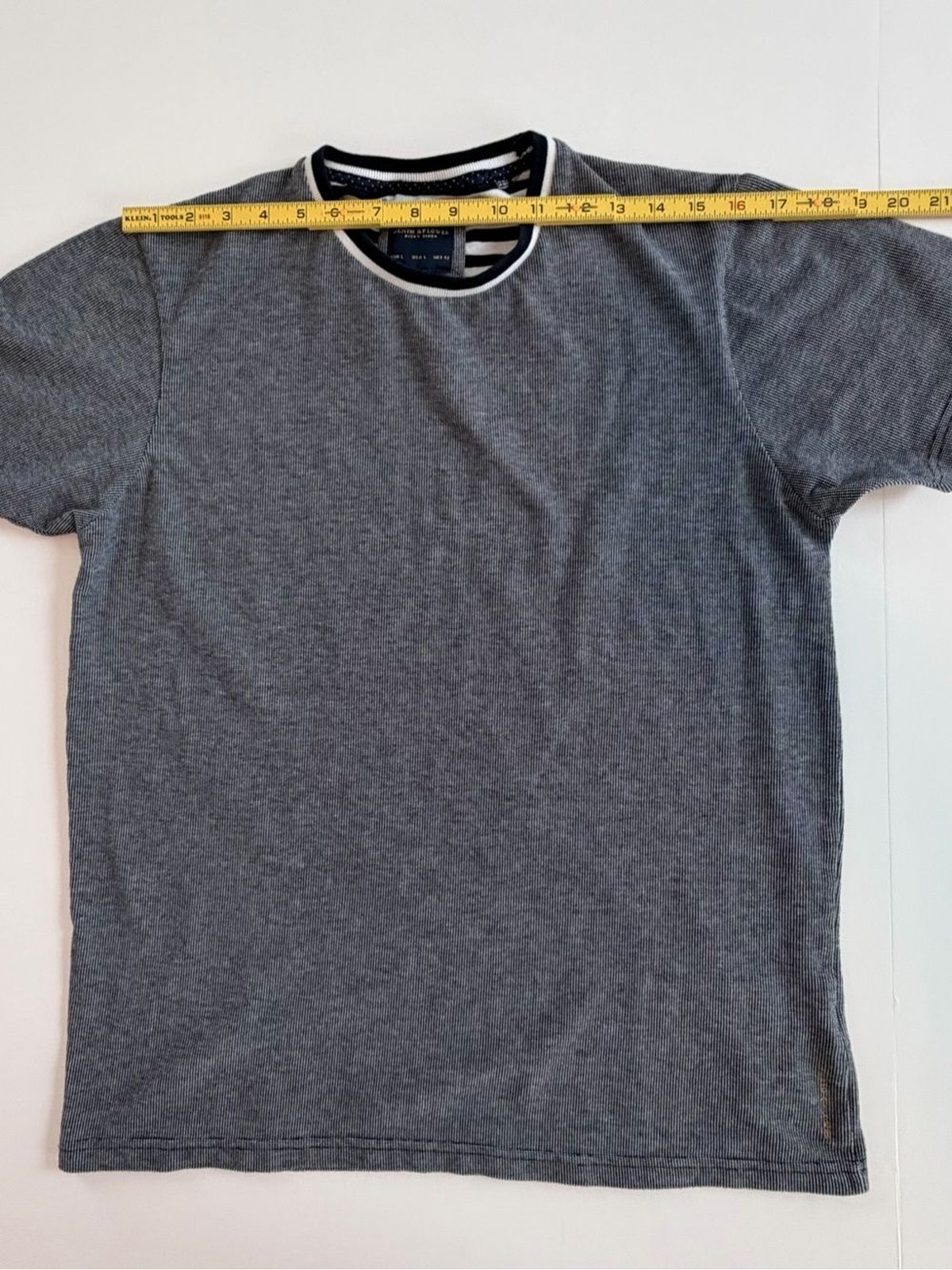 Denim & Flower Men’s Charcoal Grey Short-Sleeve Crewneck Tee-Large