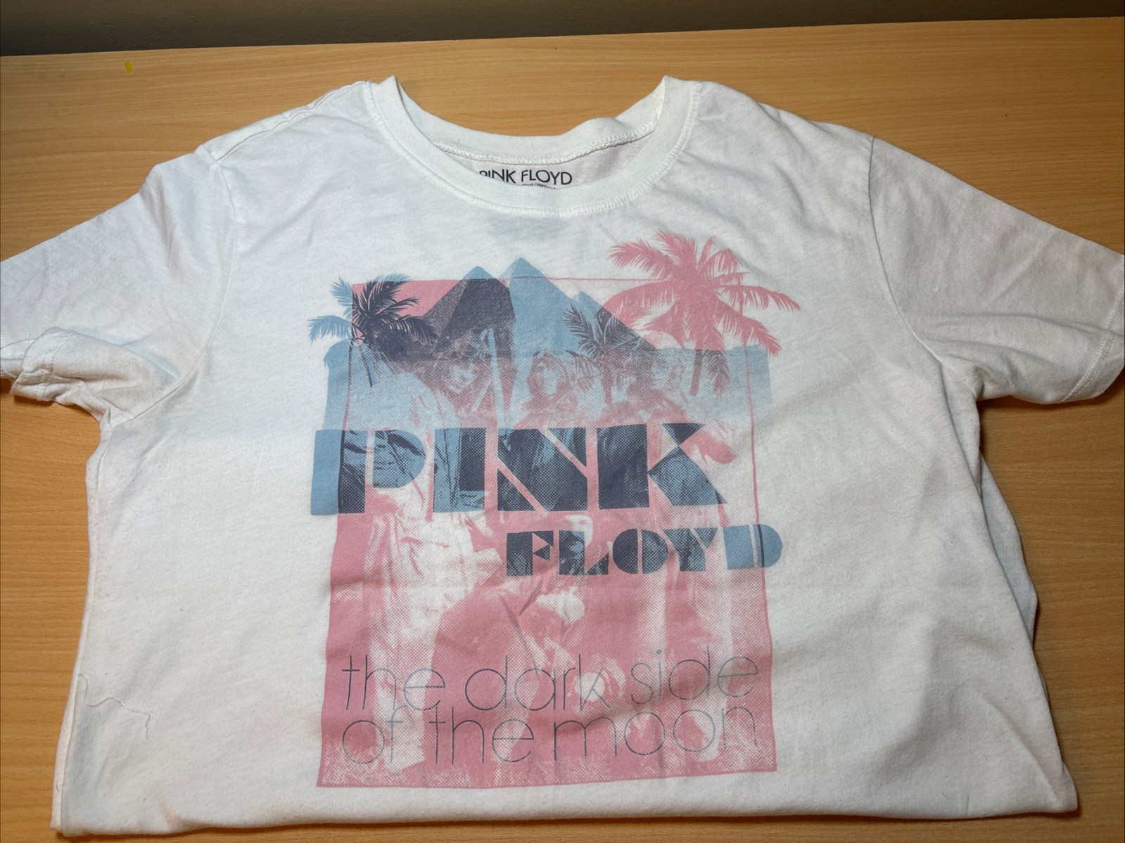 Pink Floyd “The Dark Side of the Moon” T-Shirt Small 4-6. See Description.