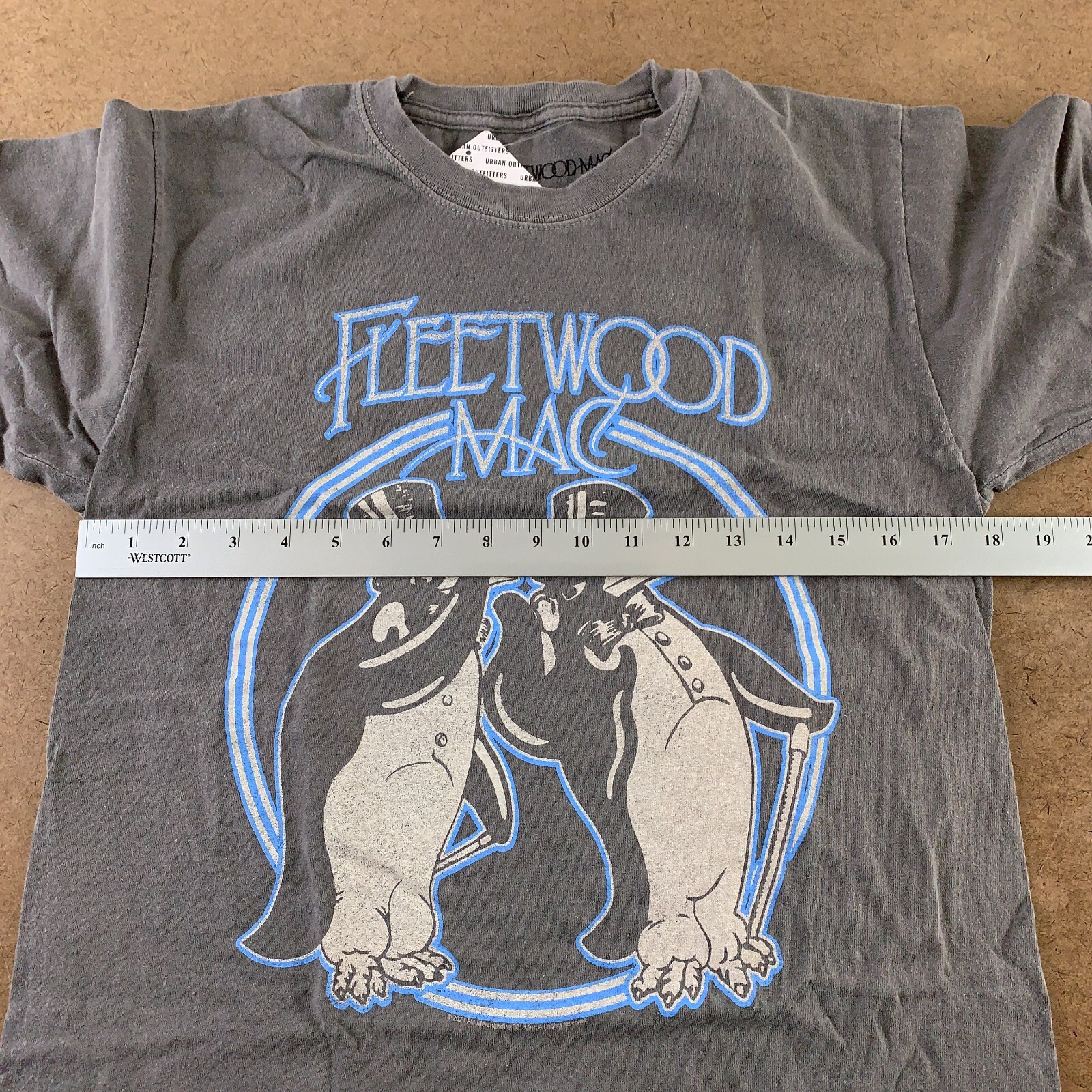 Urban Outfitters Fleetwood Mac Men’s Size Small Gray Penguin T-Shirt