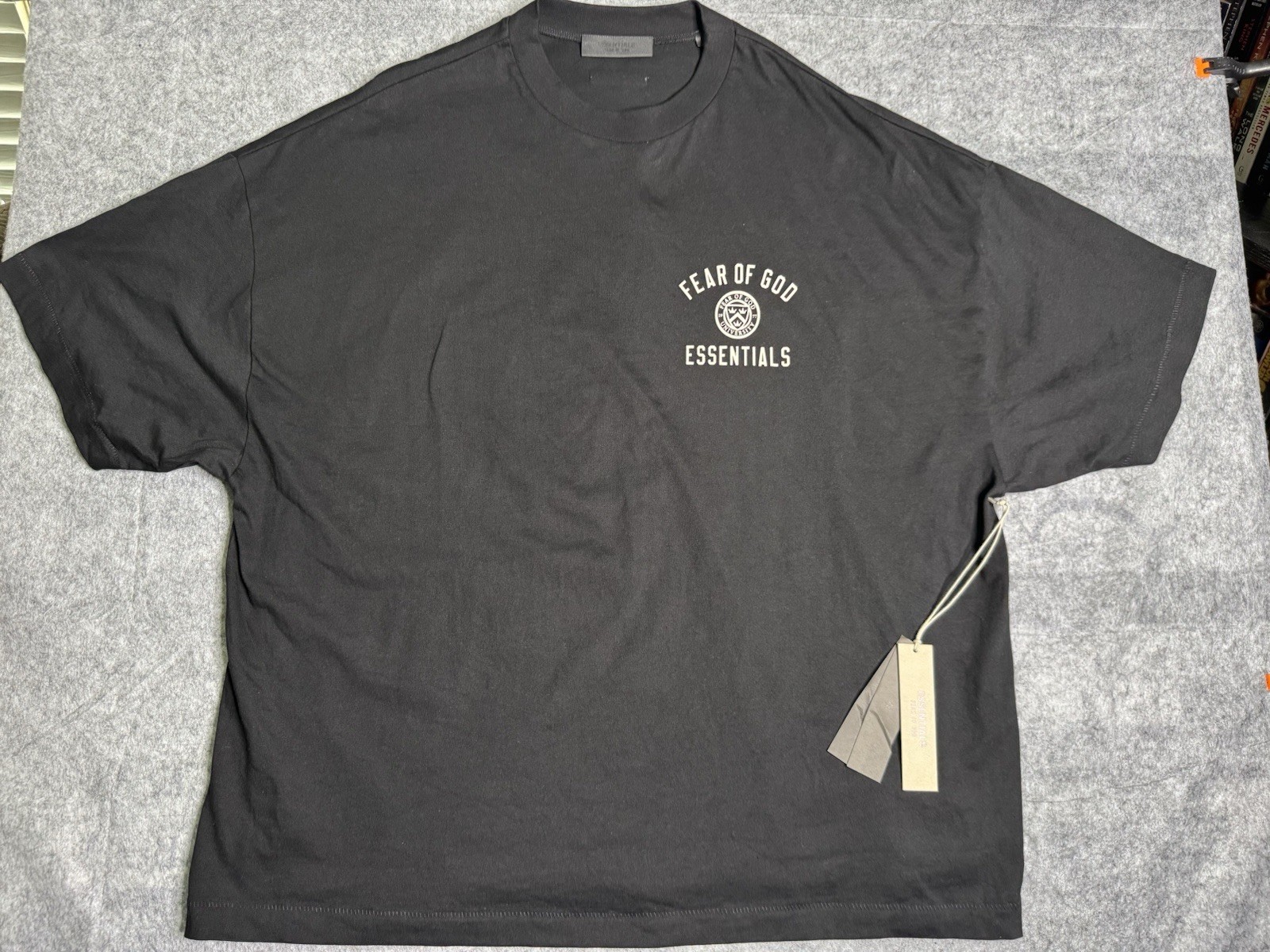 Fear of God Essentials University Logo T-shirt Black Mens Size XL Brand NEW! NWT