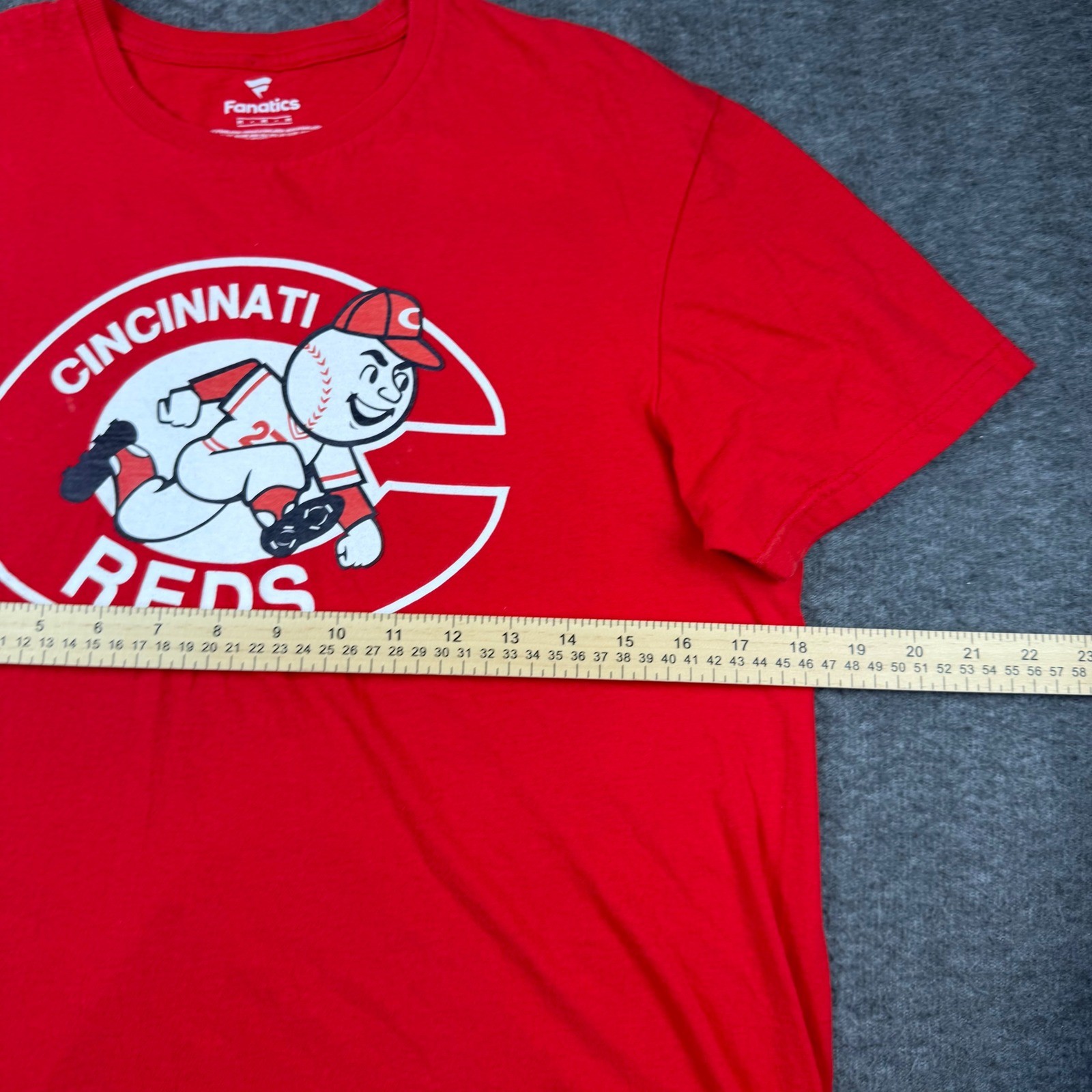 Fanatics T-Shirt Men’s Medium Red Cincinnati Reds Mr Redlegs MLB Baseball Tee