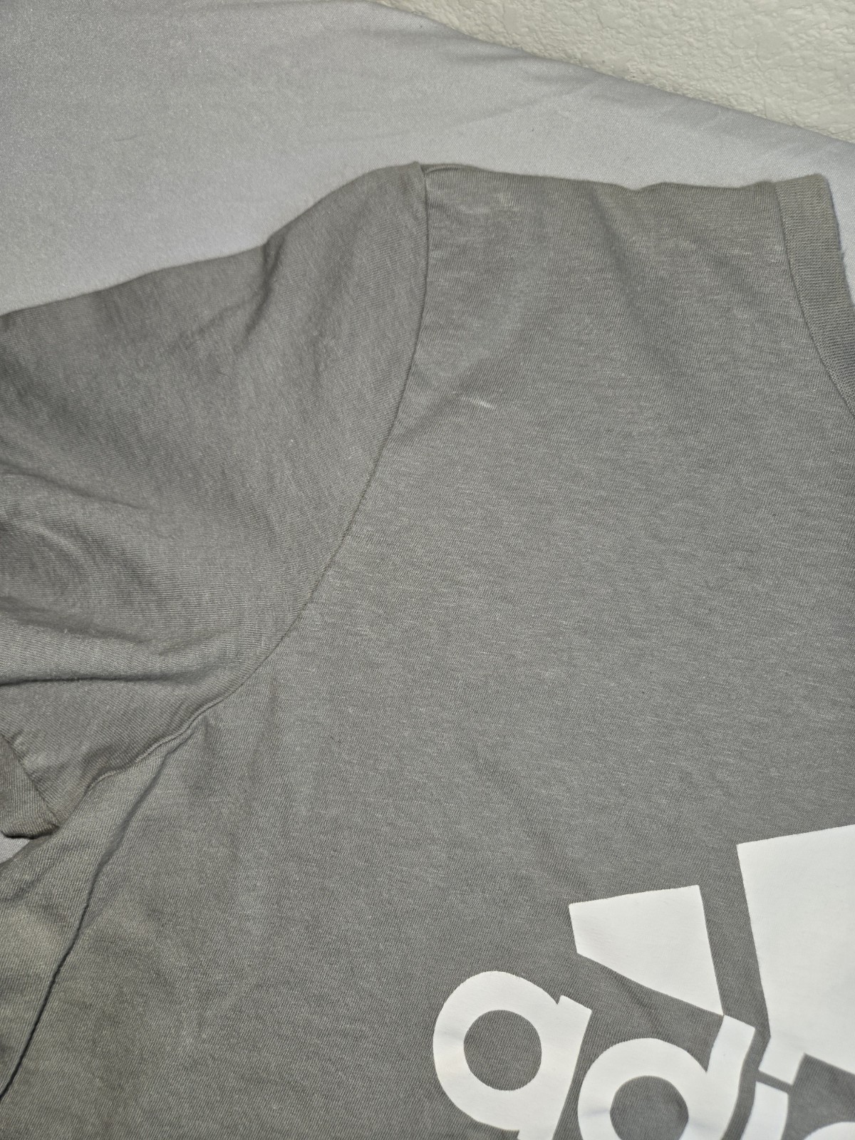 Adidas Gray Logo T-Shirt – White Graphic