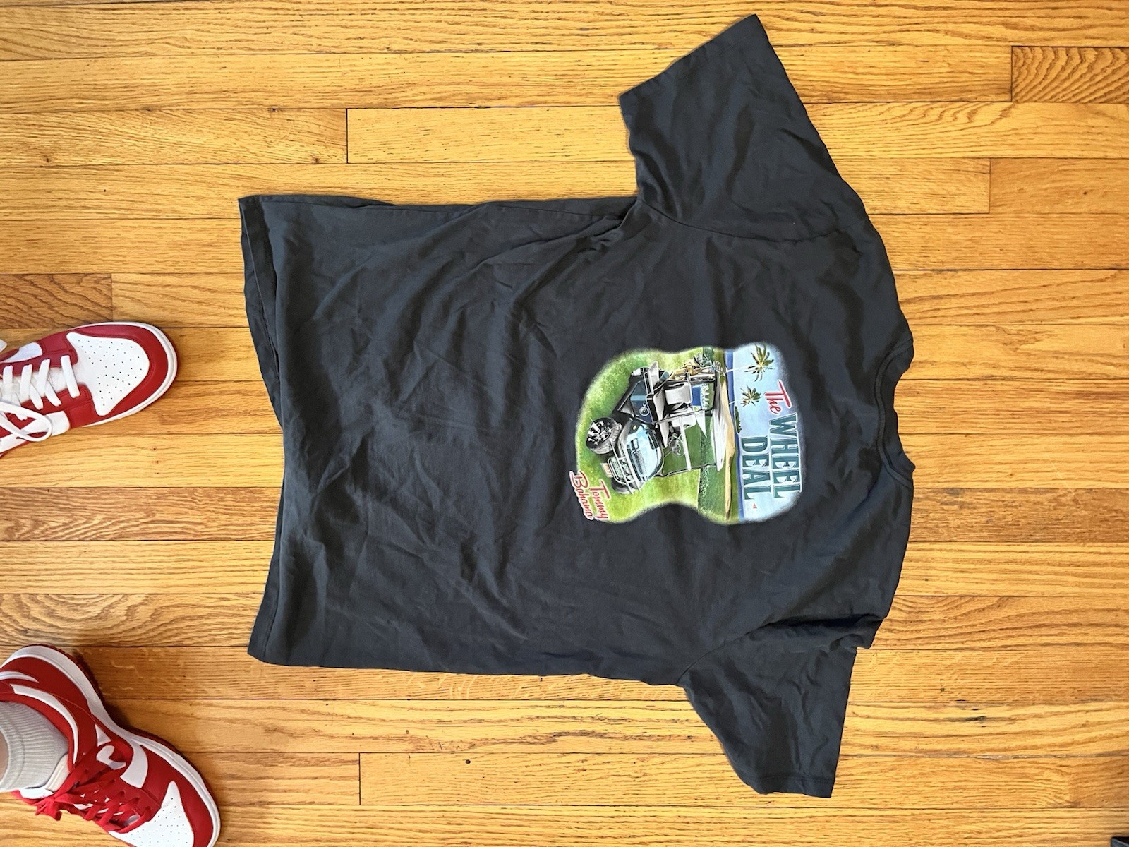 Tommy Bahama Men’s The Wheel Deal Golf Cart Gray T-Shirt M