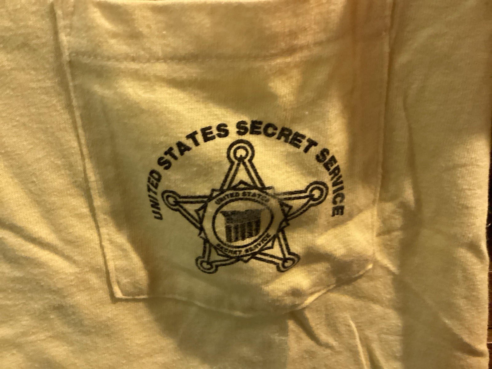 VTG United States Secret Service Yellow ONIETA USA Made Pocket T-shirt SZ S
